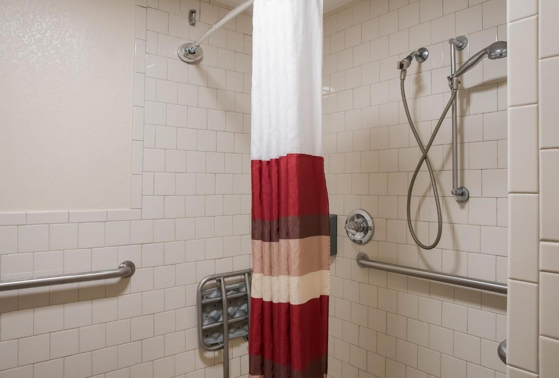 Red Roof Inn Tupelo photo 48