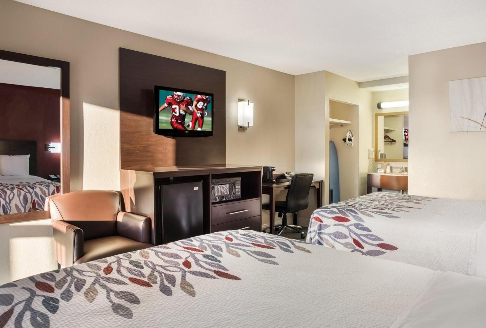 Red Roof Inn Tupelo photo 16
