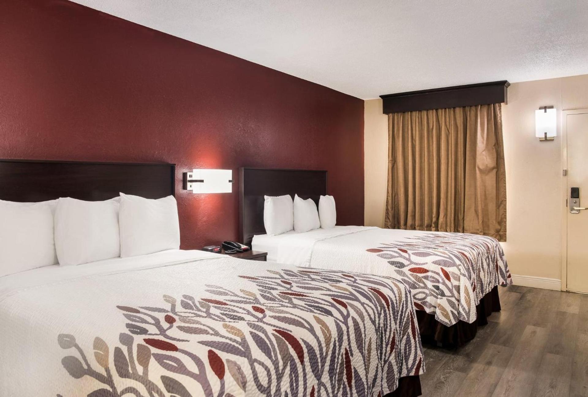 Red Roof Inn Tupelo photo 15