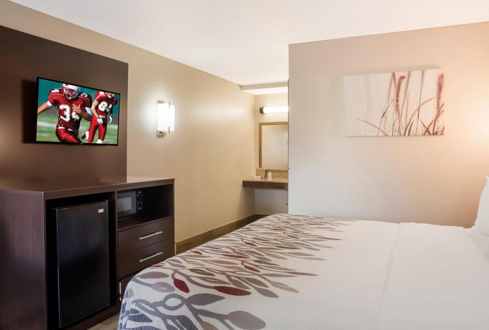 Red Roof Inn Tupelo photo 19