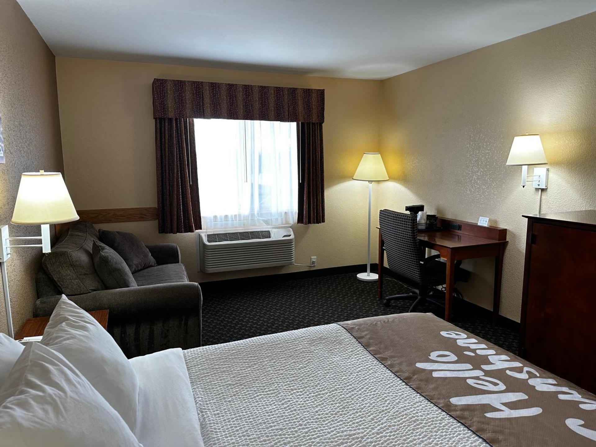 Days Inn by Wyndham Imlay City photo 47