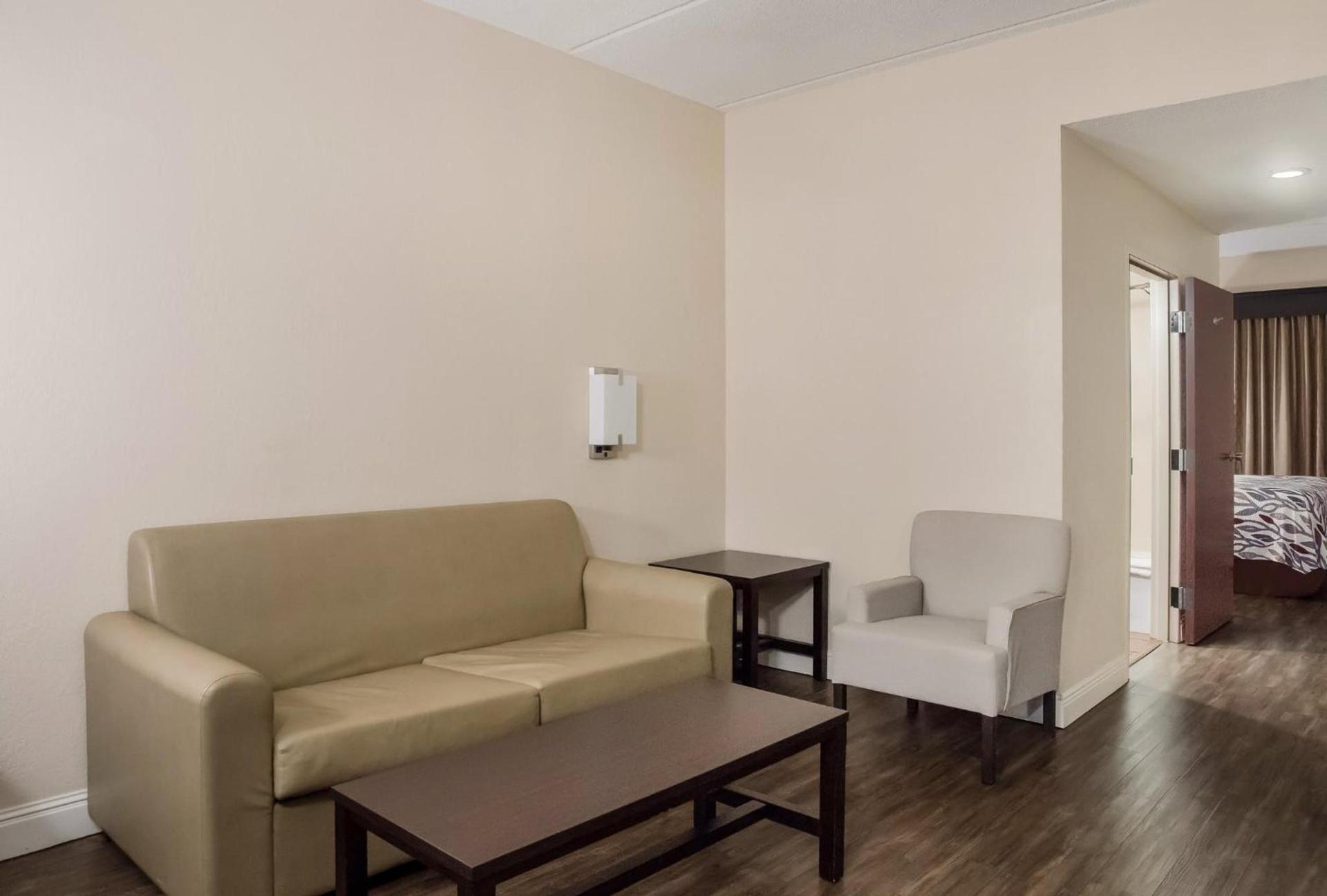 Red Roof Inn Tupelo photo 29