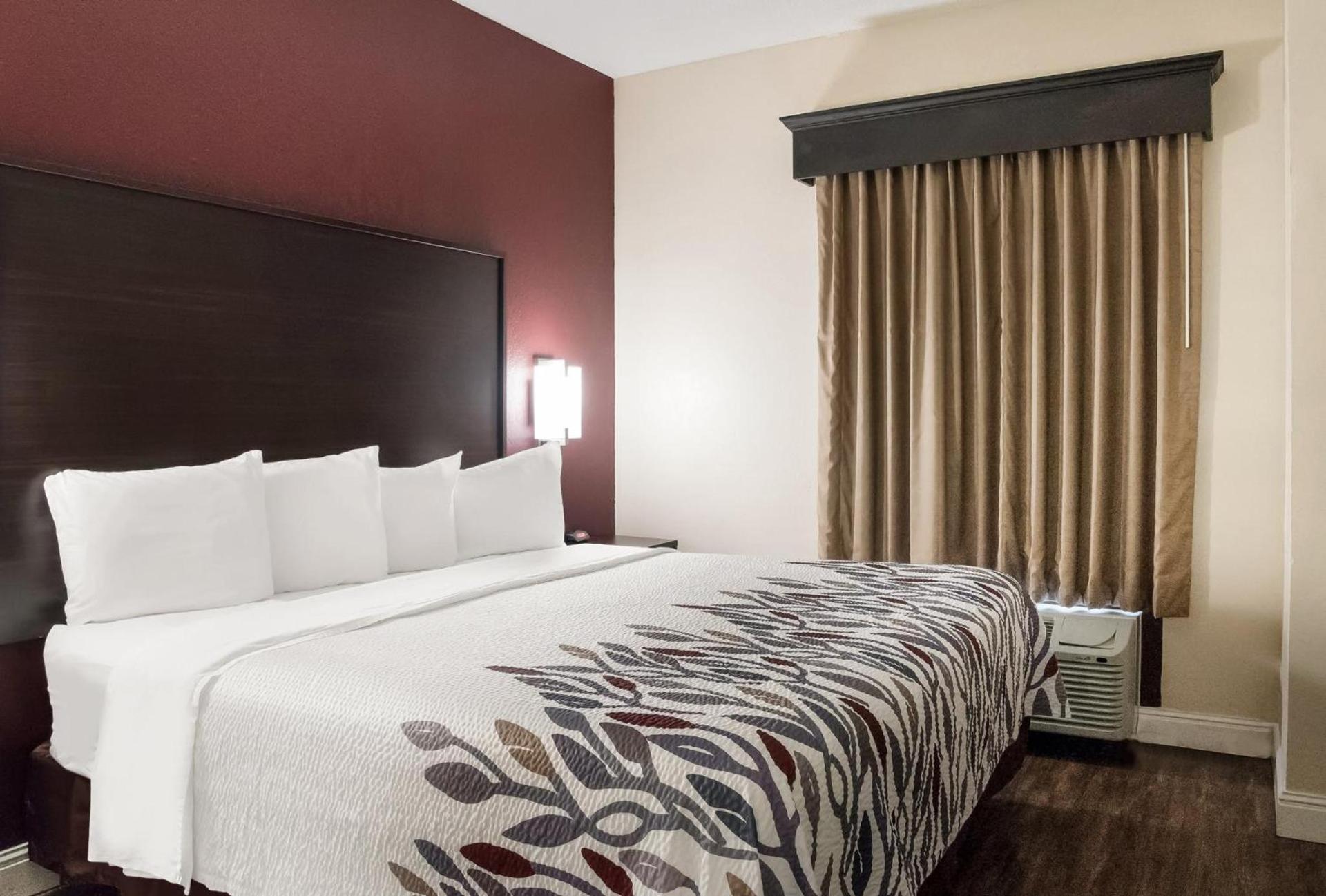 Red Roof Inn Tupelo photo 28