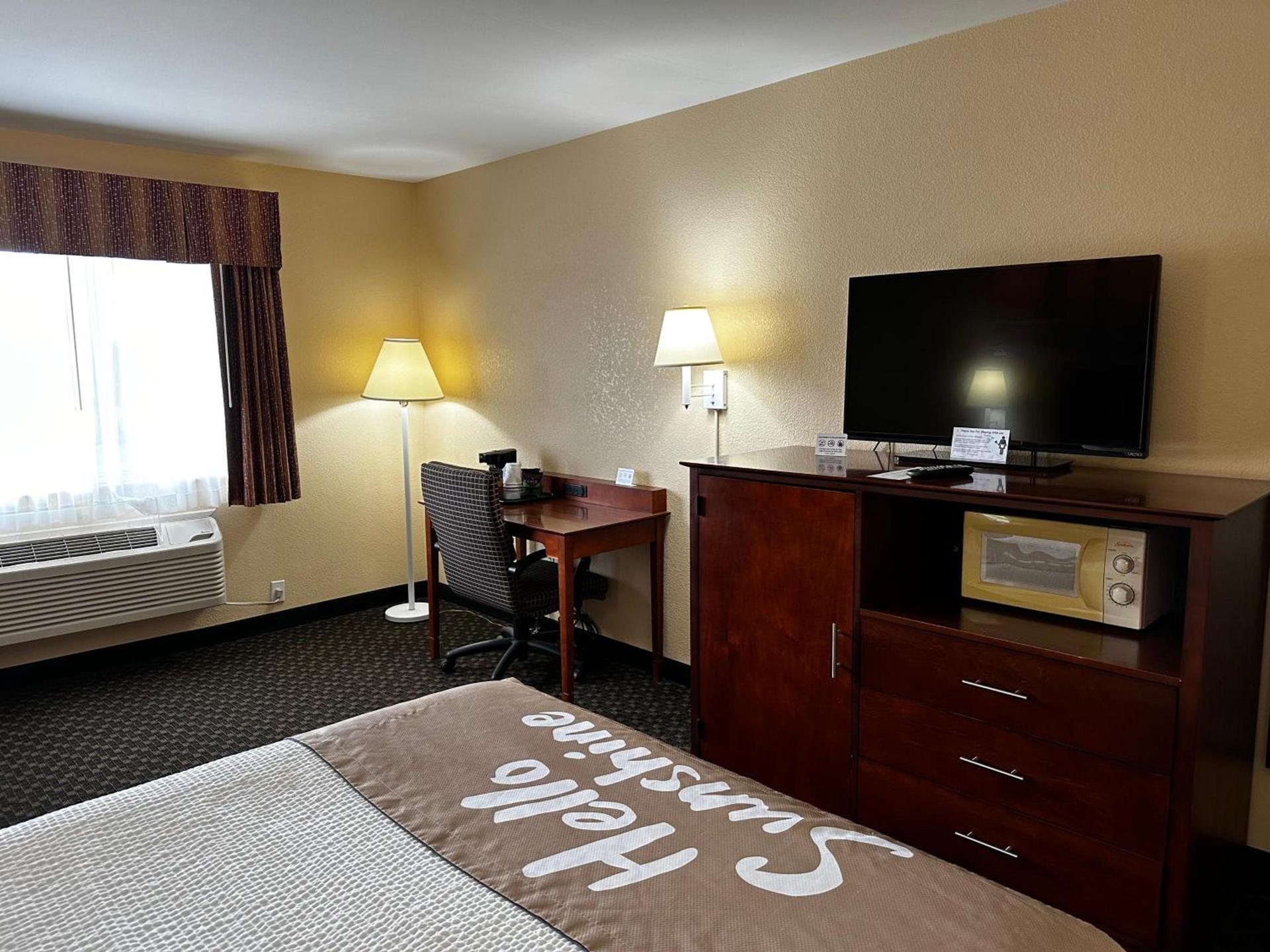 Days Inn by Wyndham Imlay City photo 48
