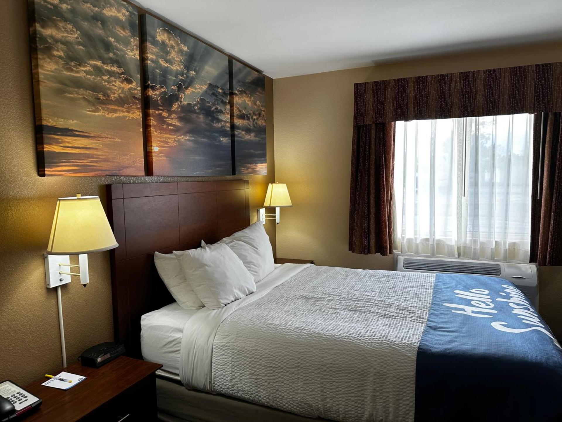 Days Inn by Wyndham Imlay City photo 52