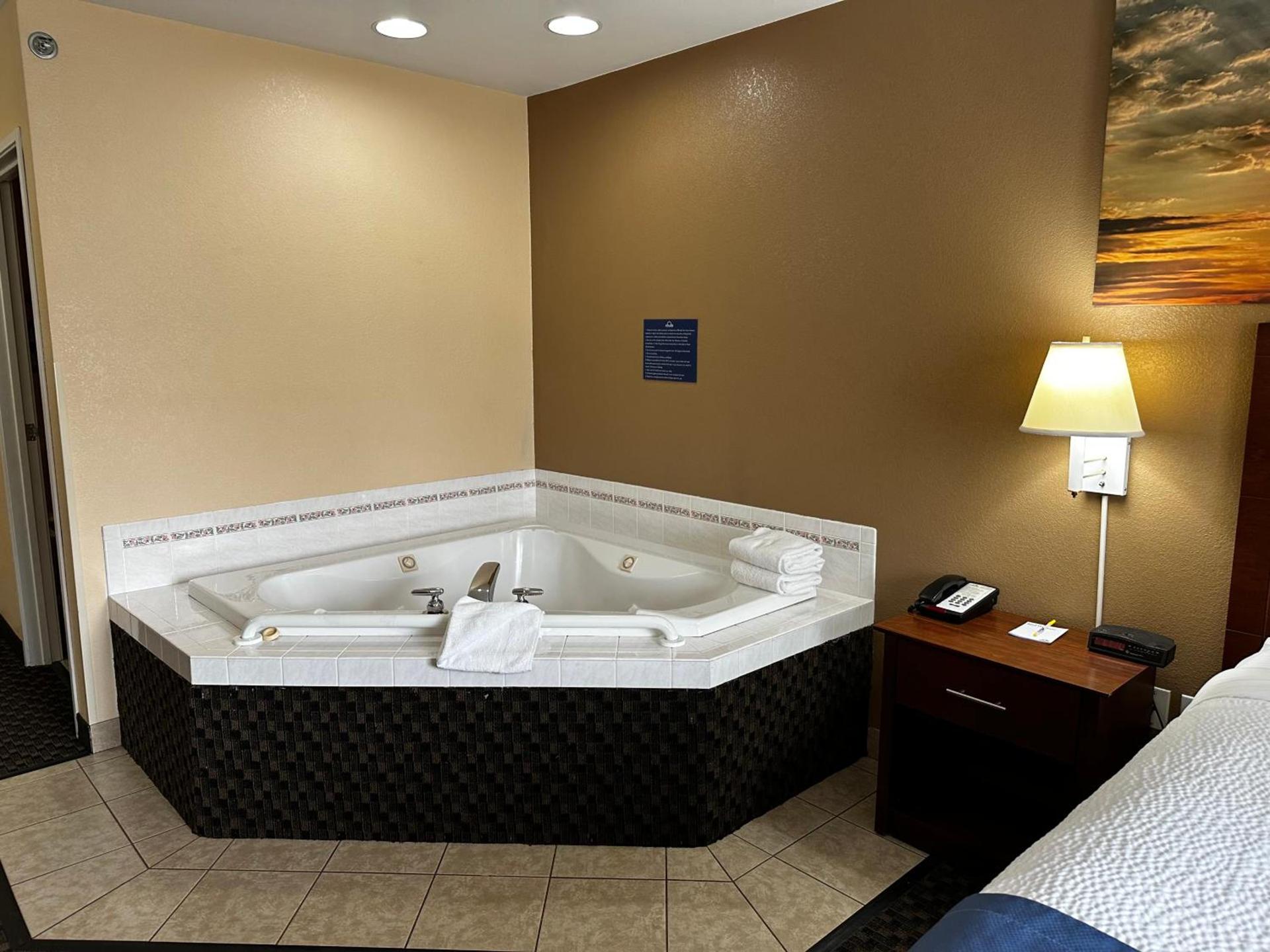 Days Inn by Wyndham Imlay City photo 51
