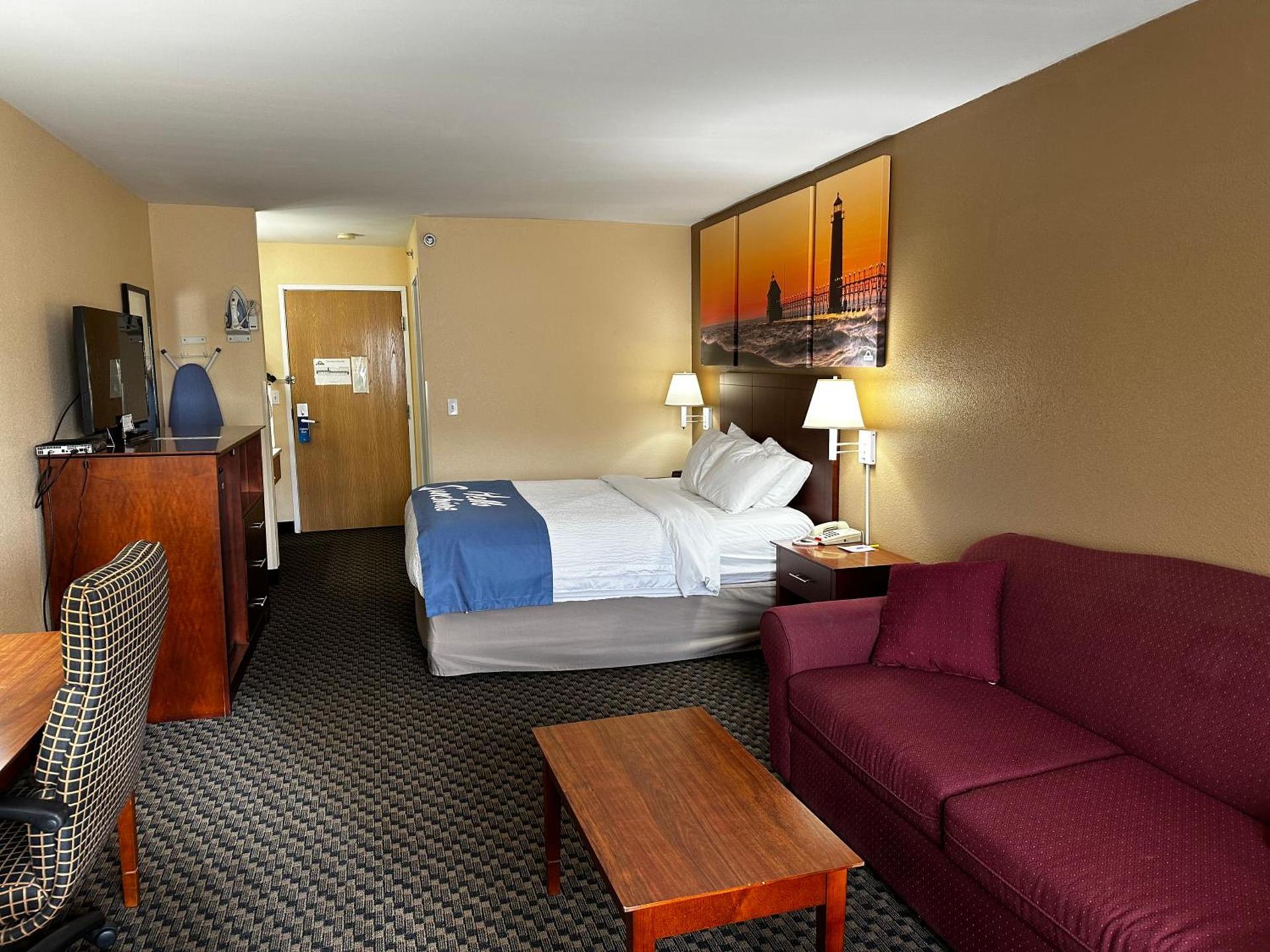 Days Inn by Wyndham Imlay City photo 53