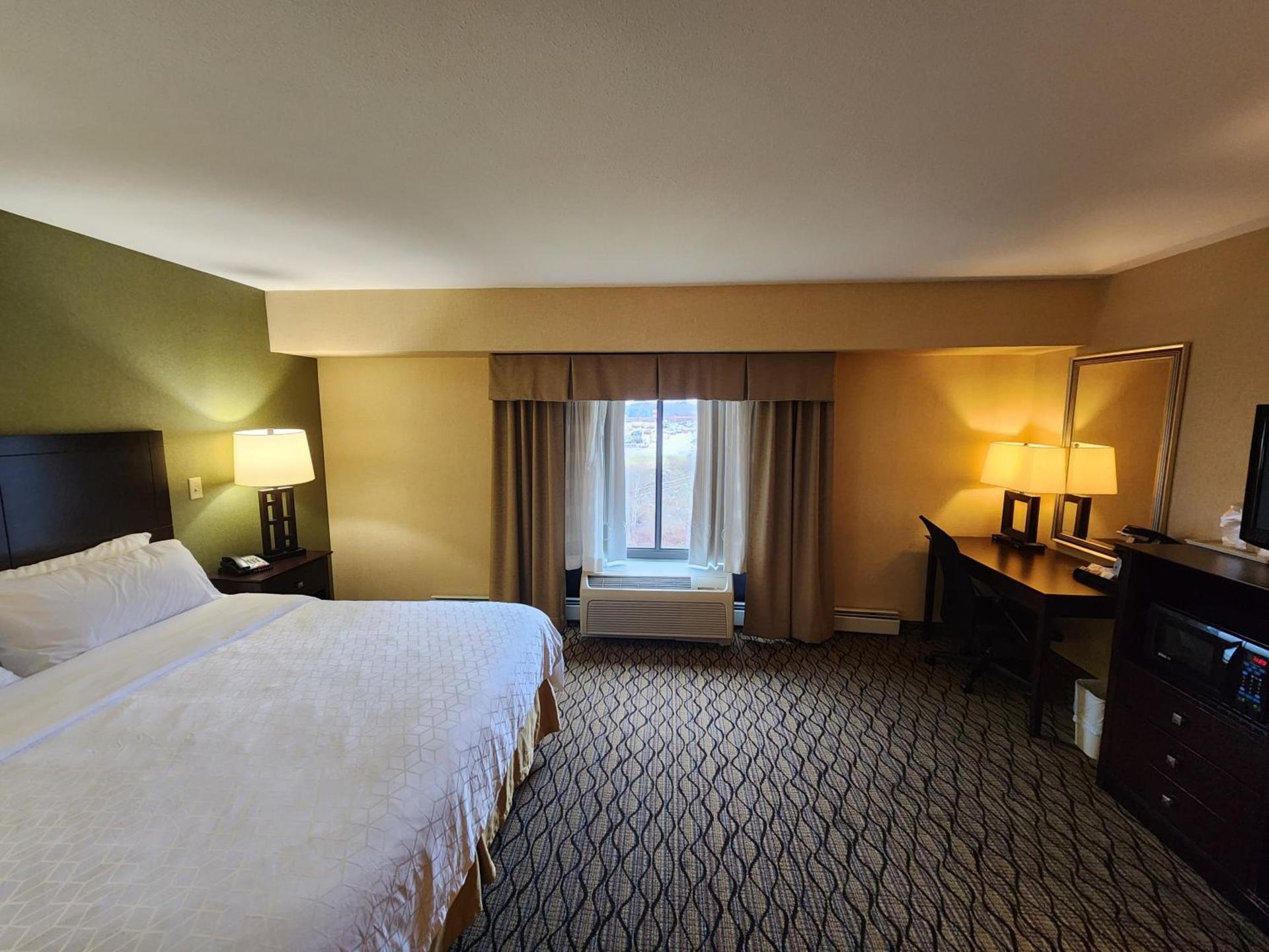 Wingate by Wyndham Kittanning photo 11