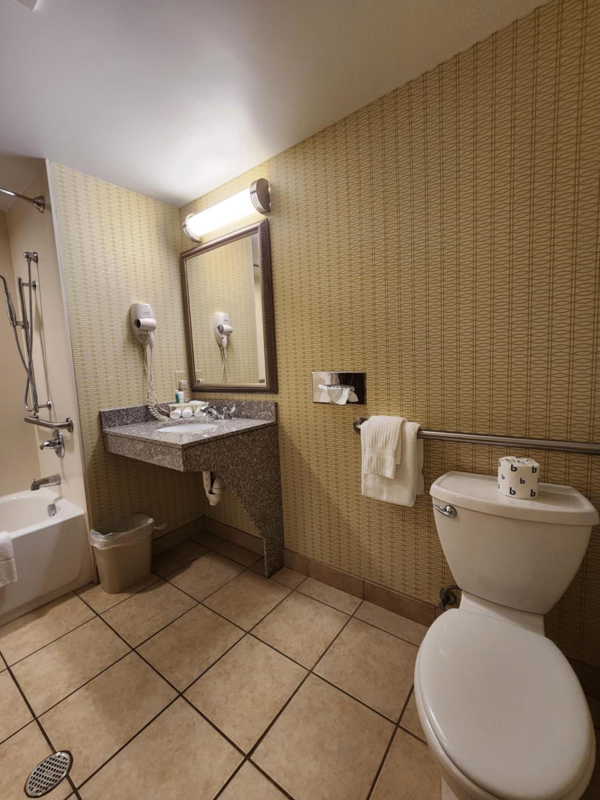 Wingate by Wyndham Kittanning photo 3