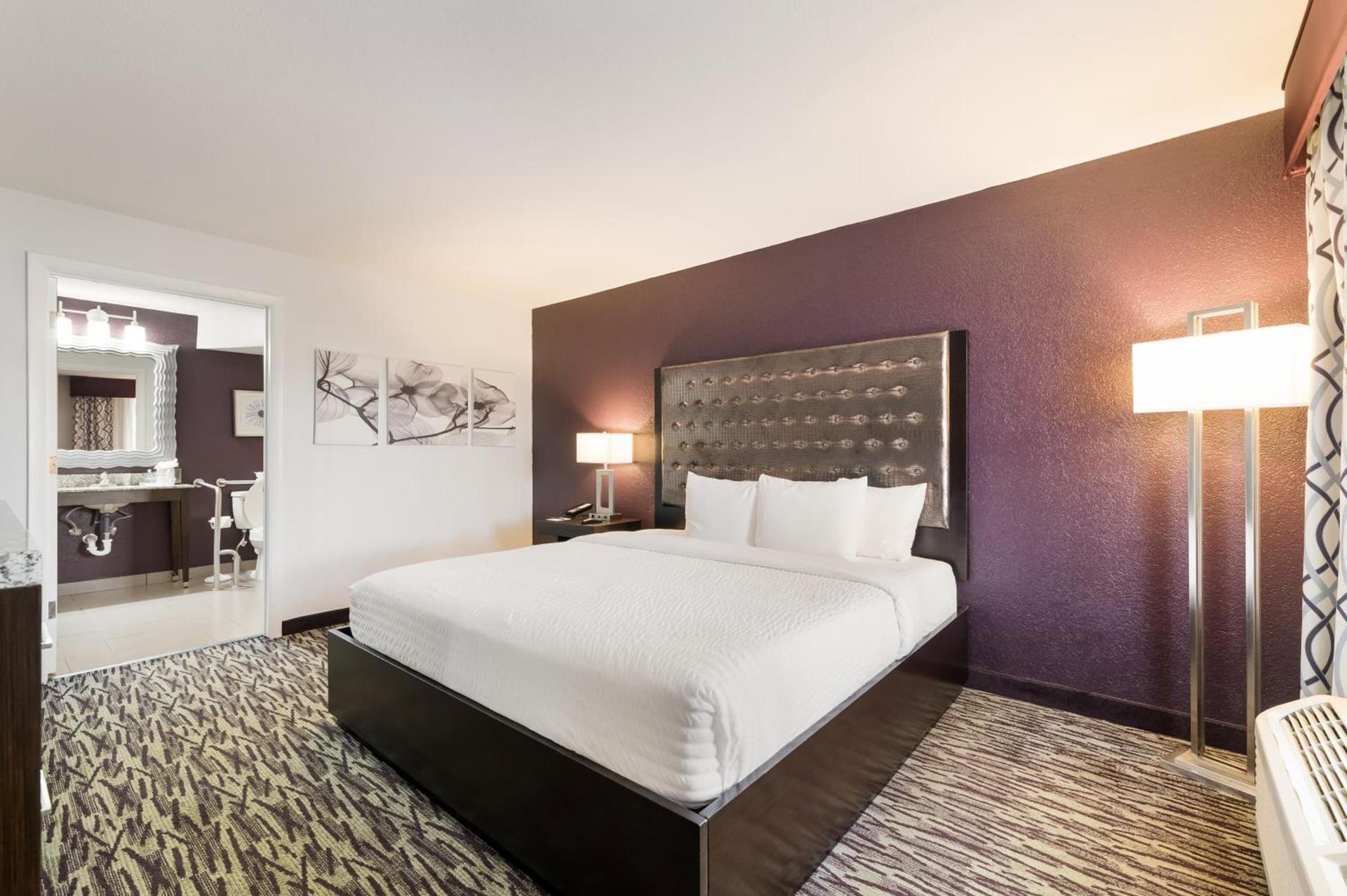 Clarion Inn & Suites Across From Universal Orlando Resort photo 47