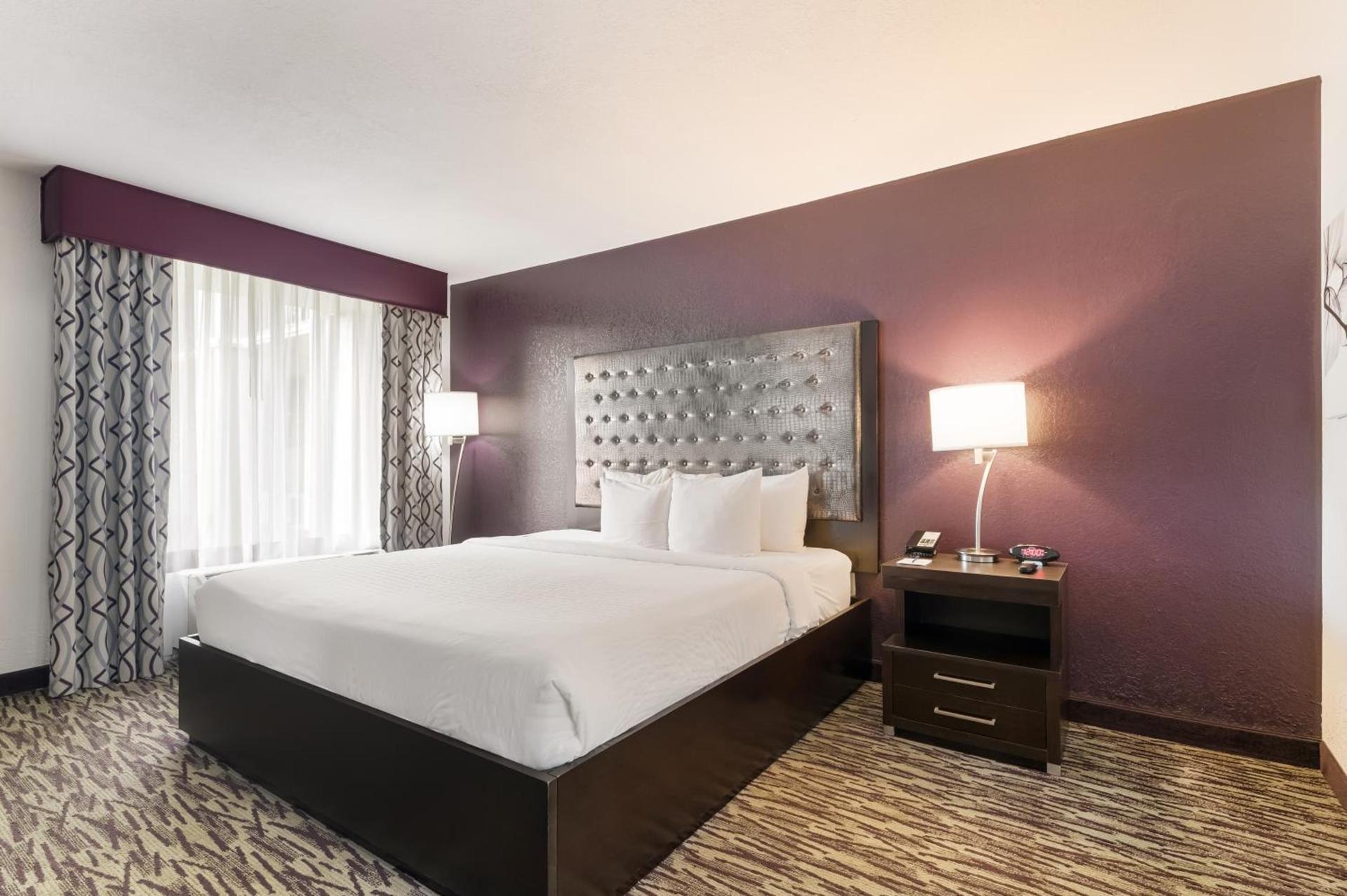 Clarion Inn & Suites Across From Universal Orlando Resort photo 49