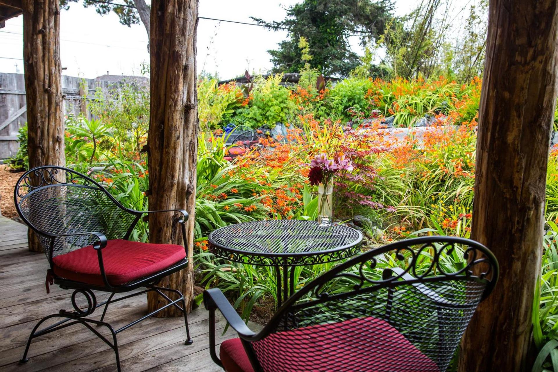 The Front Porch Hidden Oasis photo 8