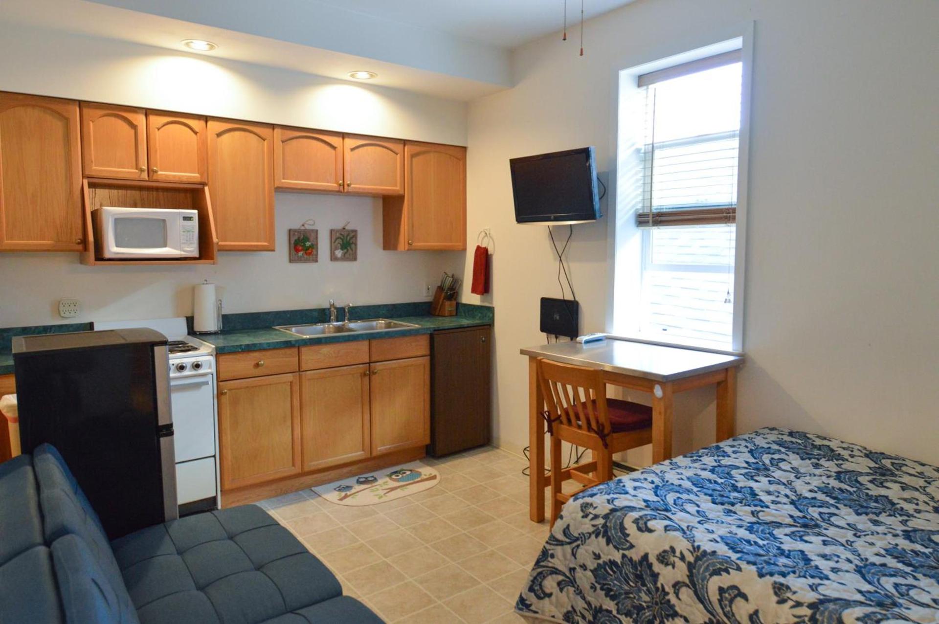 Brown & Hawkins Historical Apartments photo 38