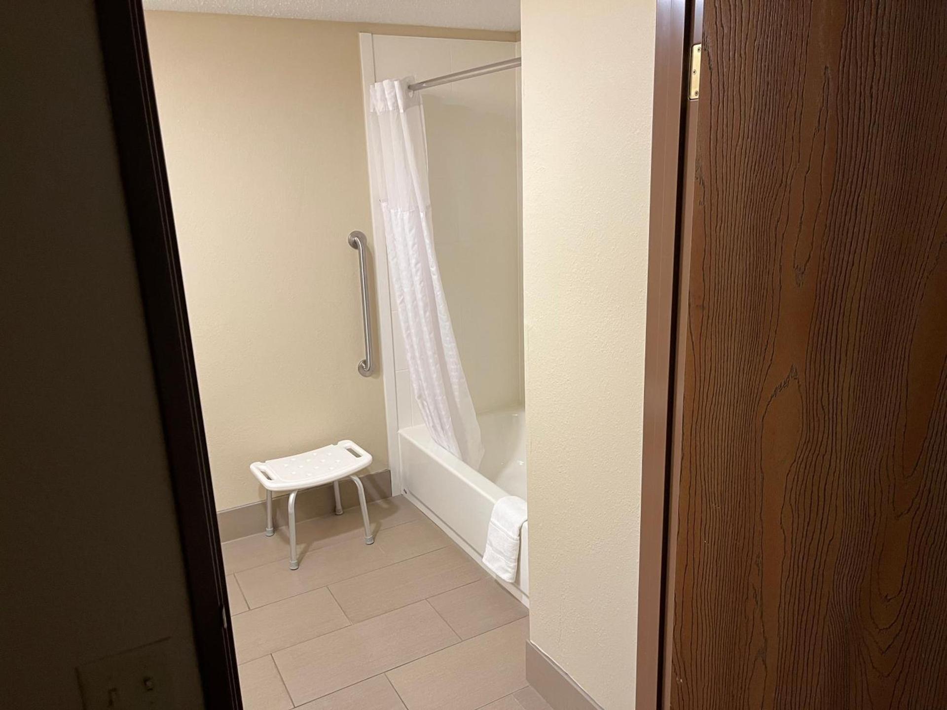 Wingate by Wyndham Clearfield photo 25