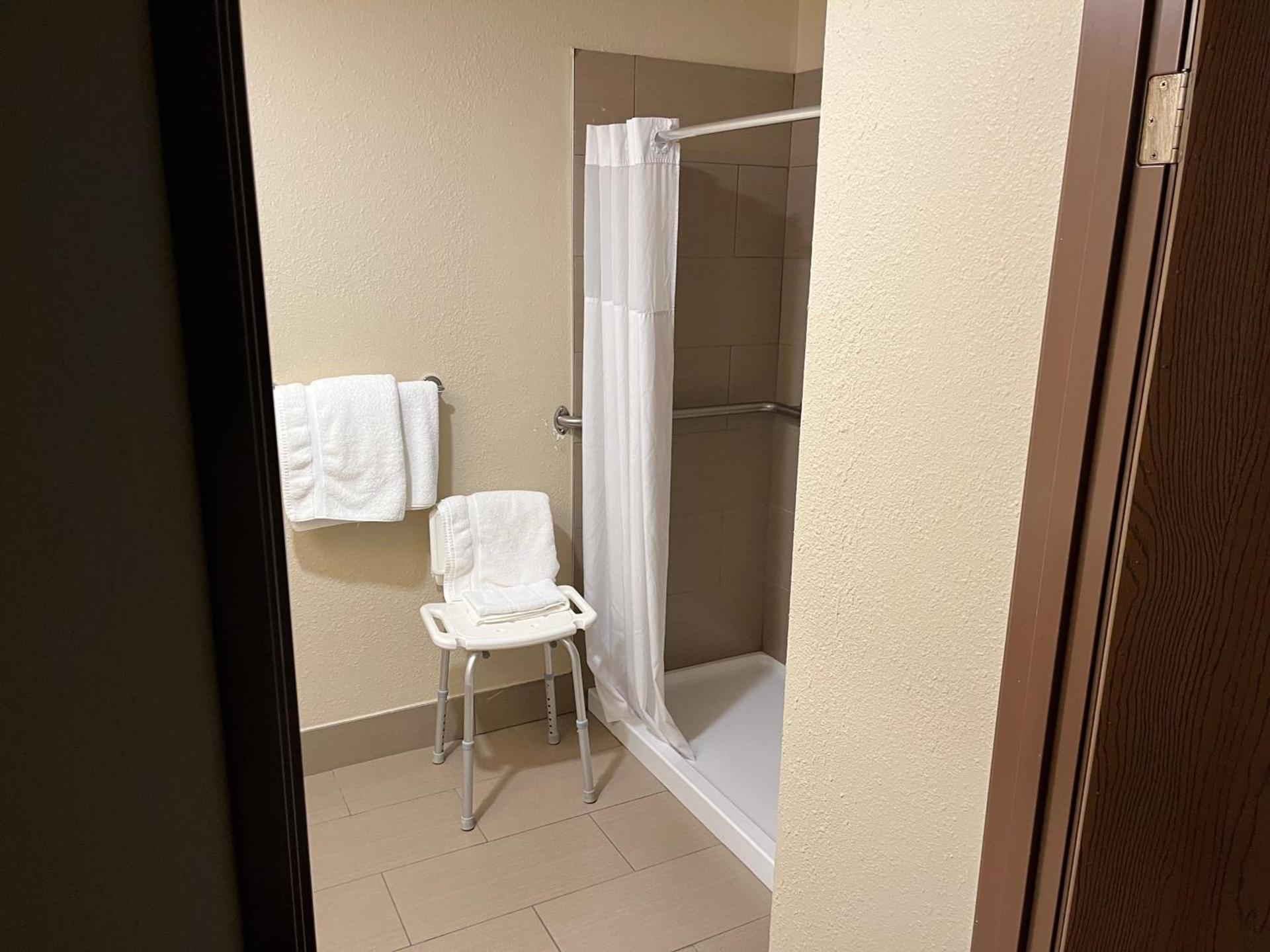 Wingate by Wyndham Clearfield photo 27