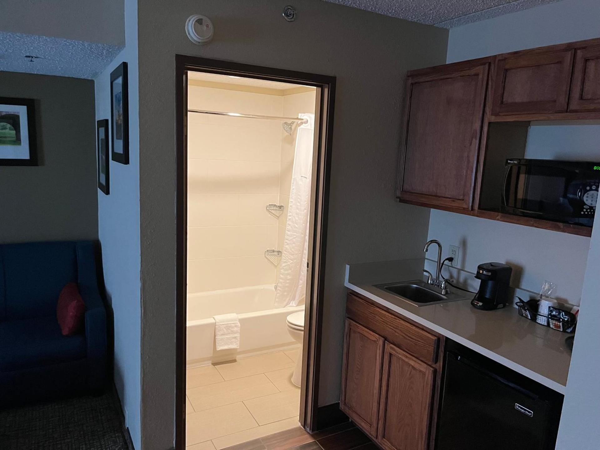 Wingate by Wyndham Clearfield photo 32