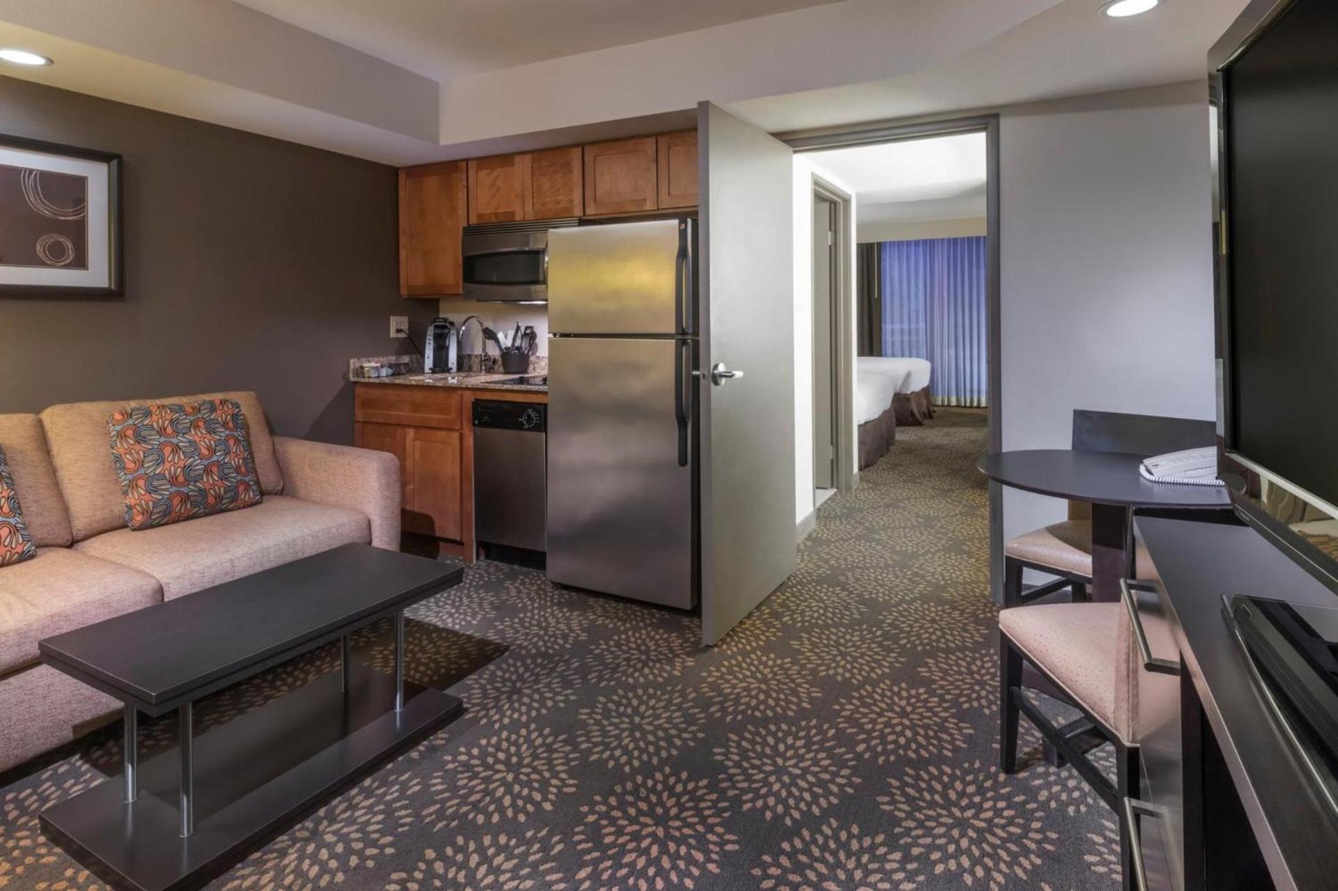 Holiday Inn and Suites Phoenix Airport North by IHG photo 47