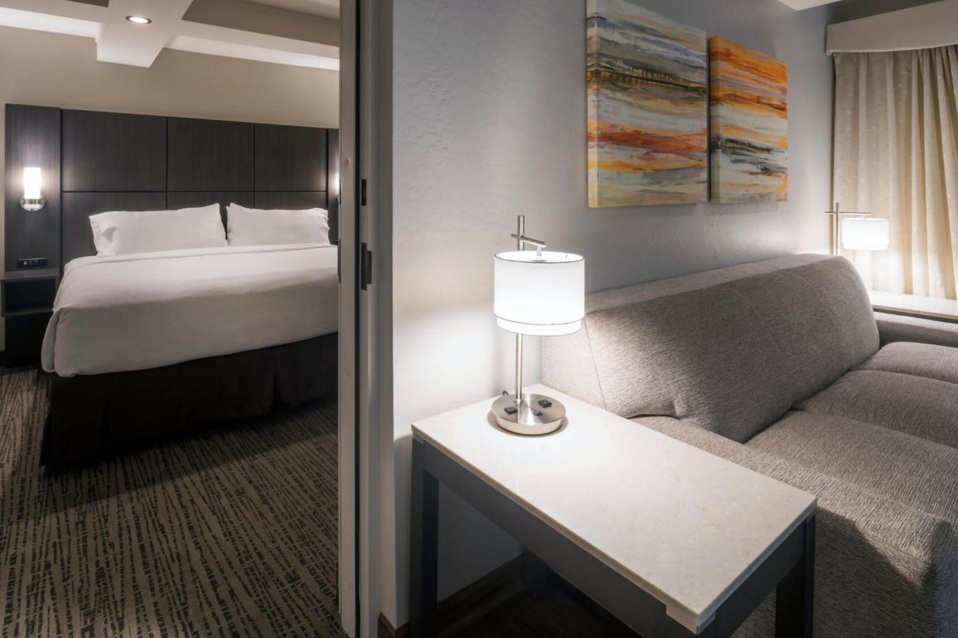 Holiday Inn and Suites Phoenix Airport North by IHG photo 39