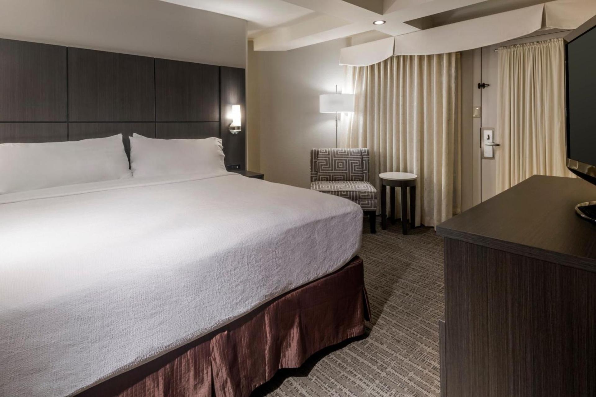 Holiday Inn and Suites Phoenix Airport North by IHG photo 58
