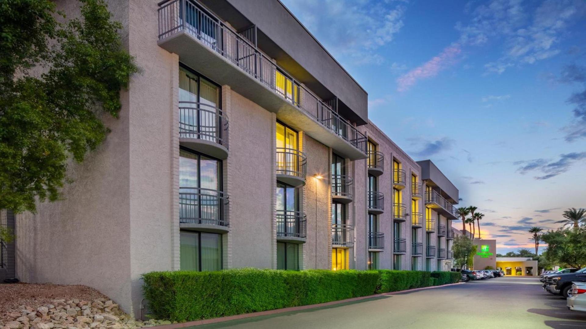 Holiday Inn and Suites Phoenix Airport North by IHG photo 54