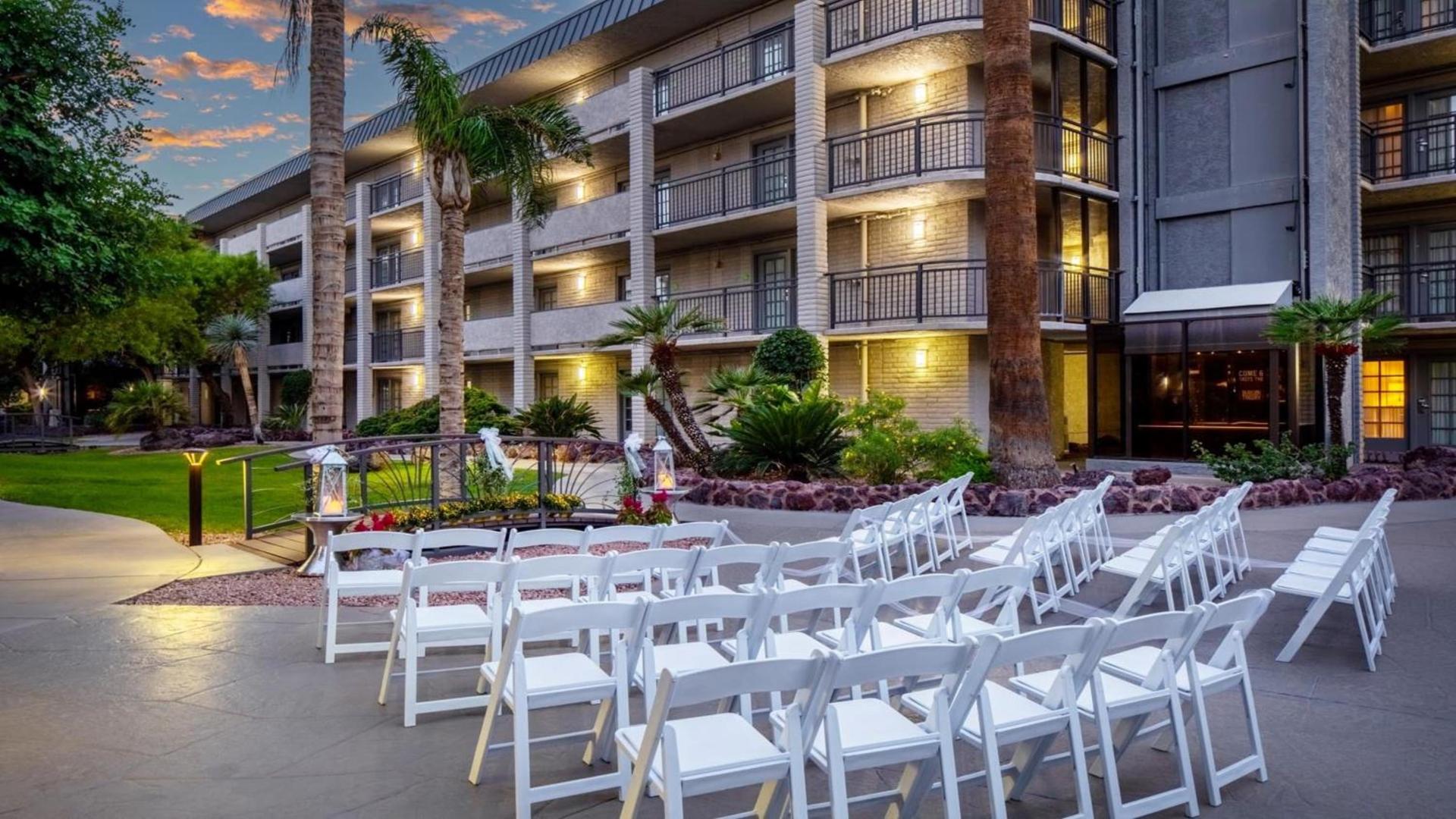 Holiday Inn and Suites Phoenix Airport North by IHG photo 35