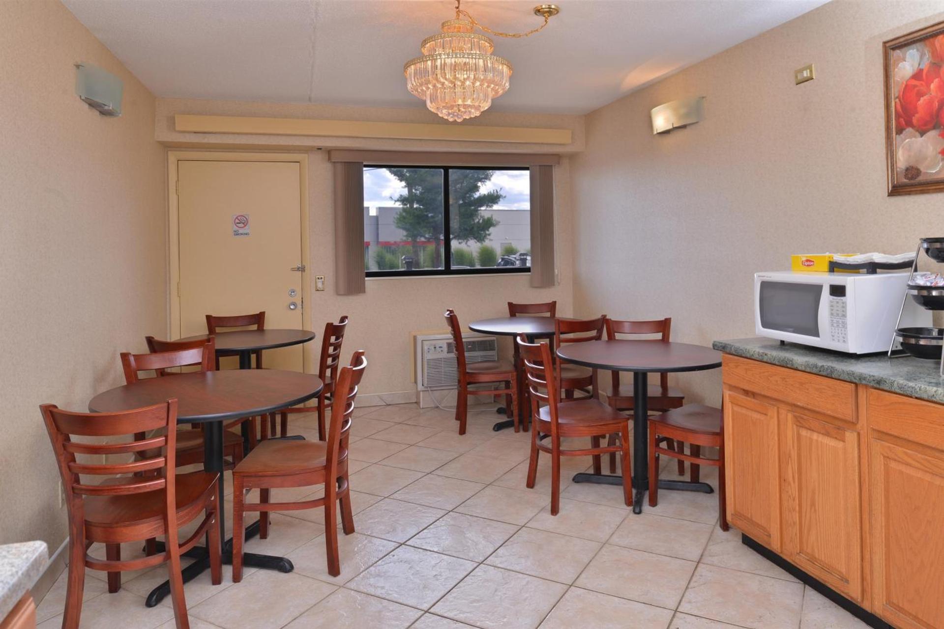 Americas Best Value Inn-Pittsburgh Airport photo 21