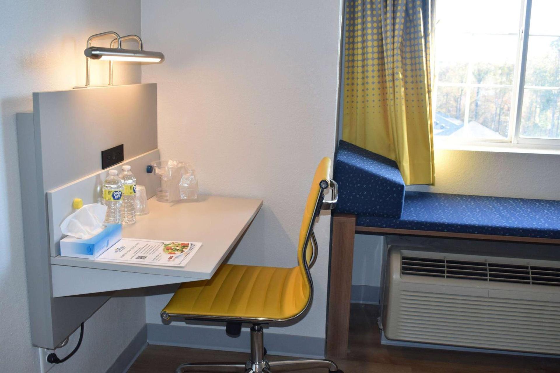 Microtel Inn & Suites by Wyndham Stockbridge/Atlanta I-75 photo 14