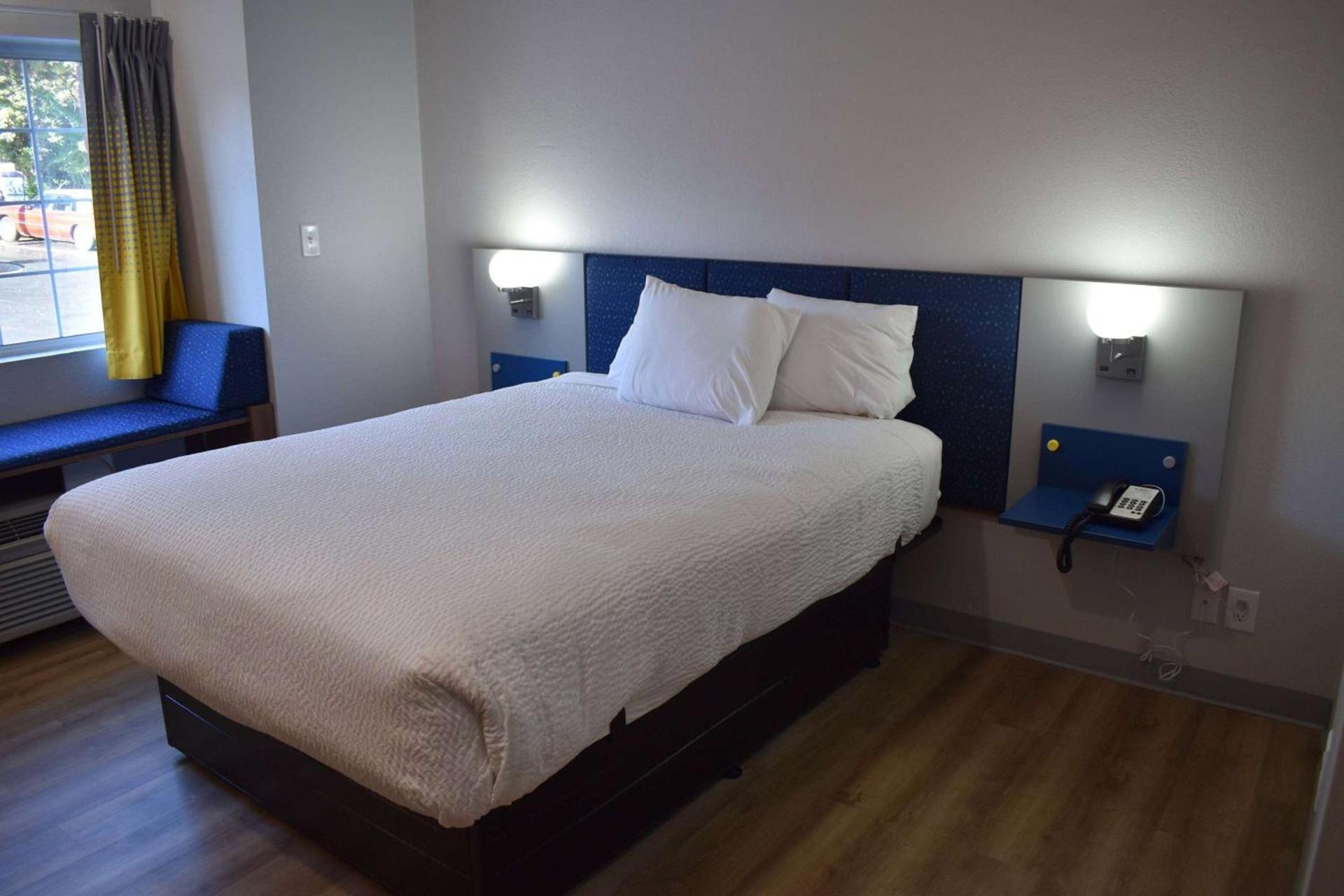 Microtel Inn & Suites by Wyndham Stockbridge/Atlanta I-75 photo 23