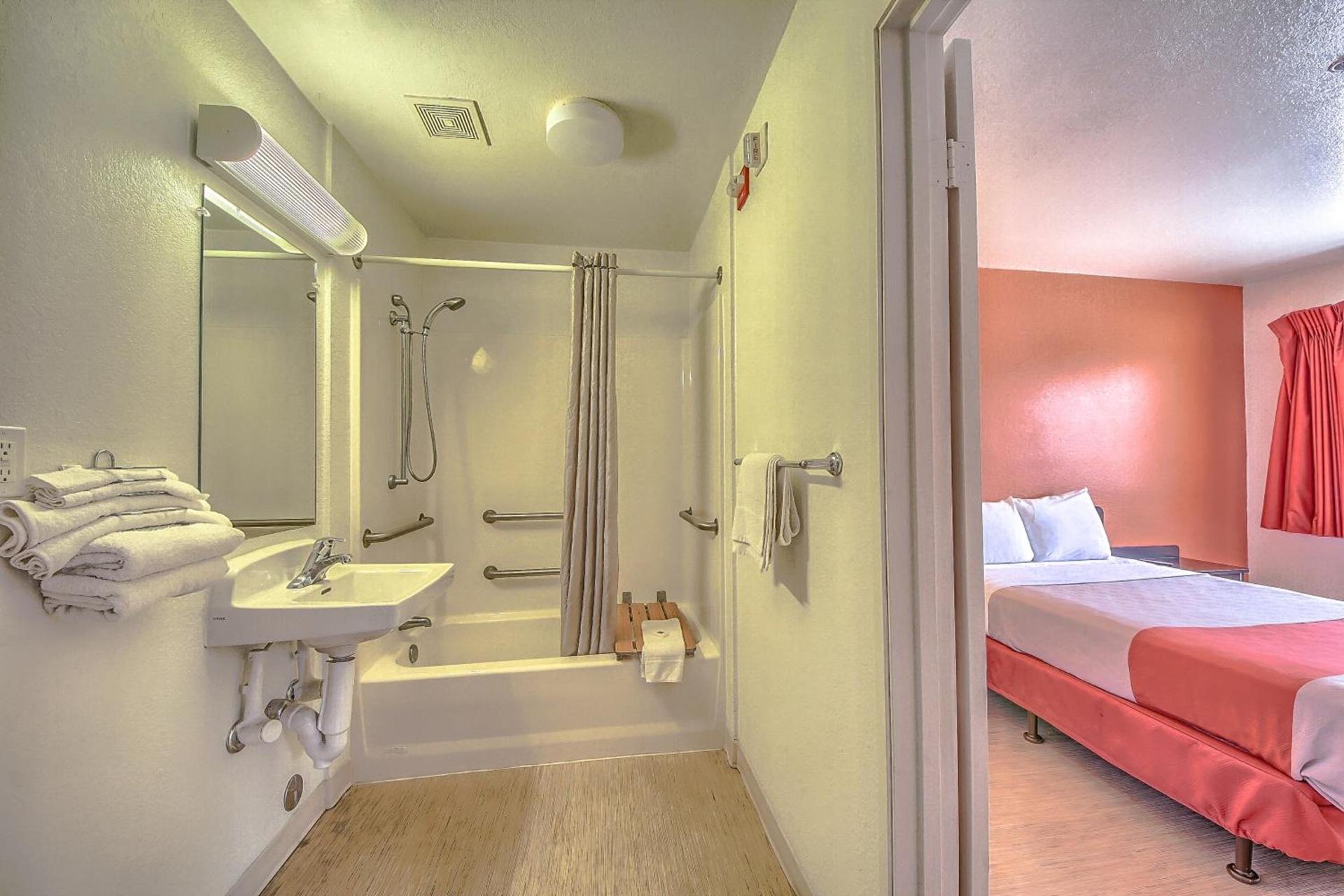 Motel 6 San Antonio, Tx Six Flags Fiesta TX - La Cantera Area photo 14