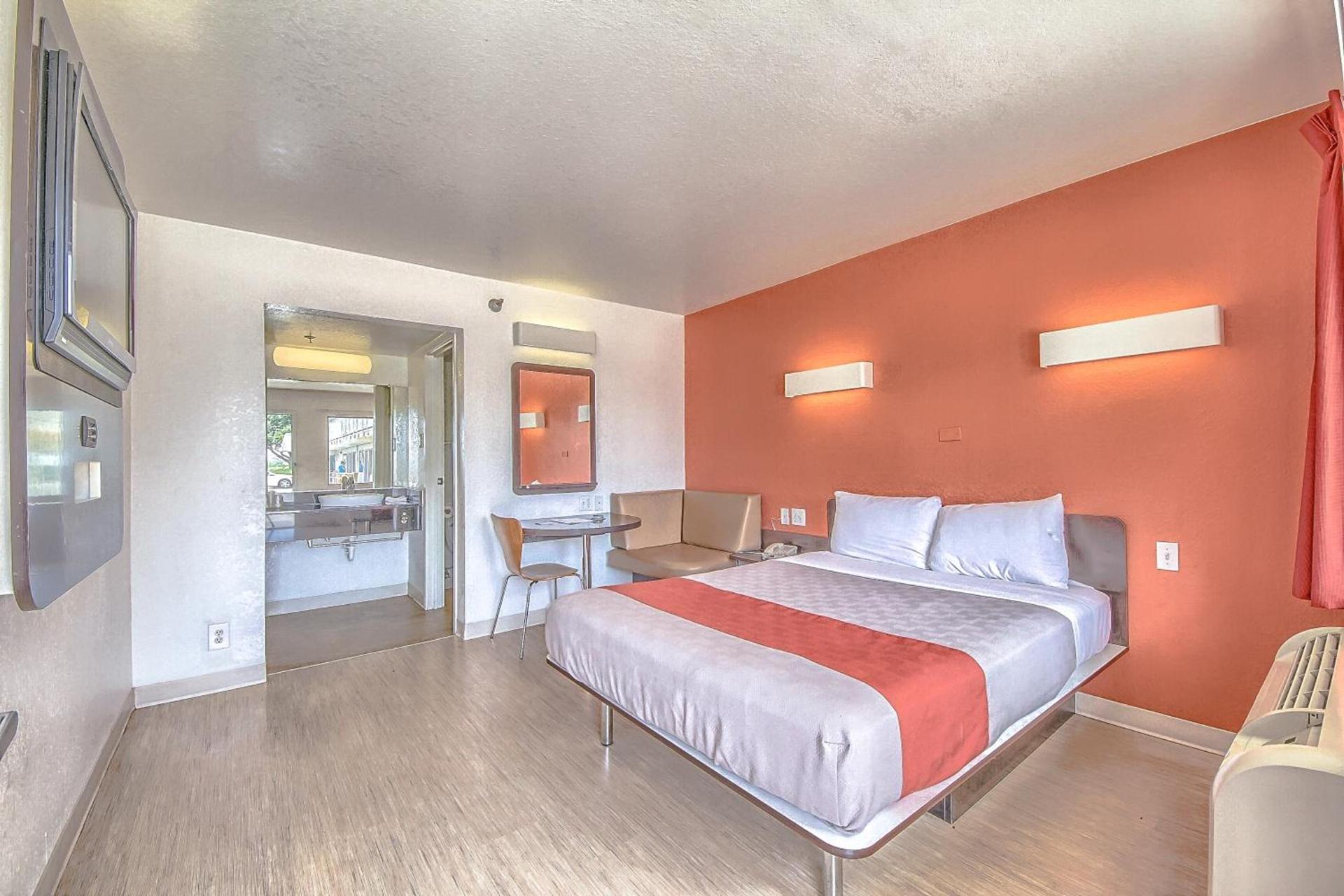 Motel 6 San Antonio, Tx Six Flags Fiesta TX - La Cantera Area photo 28