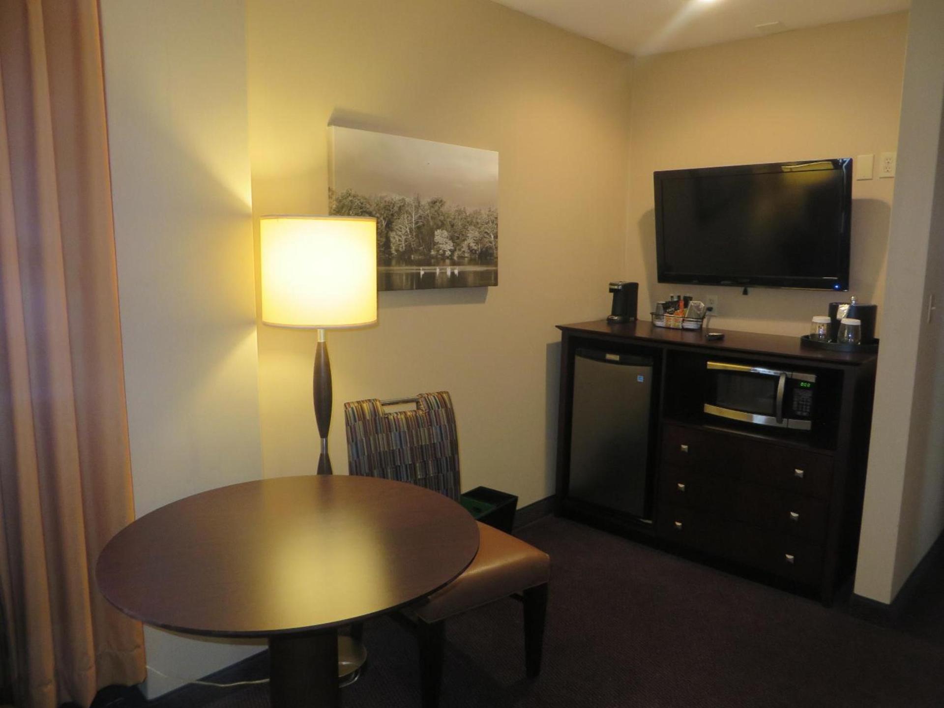 Ivy Court Inn and Suites photo 35