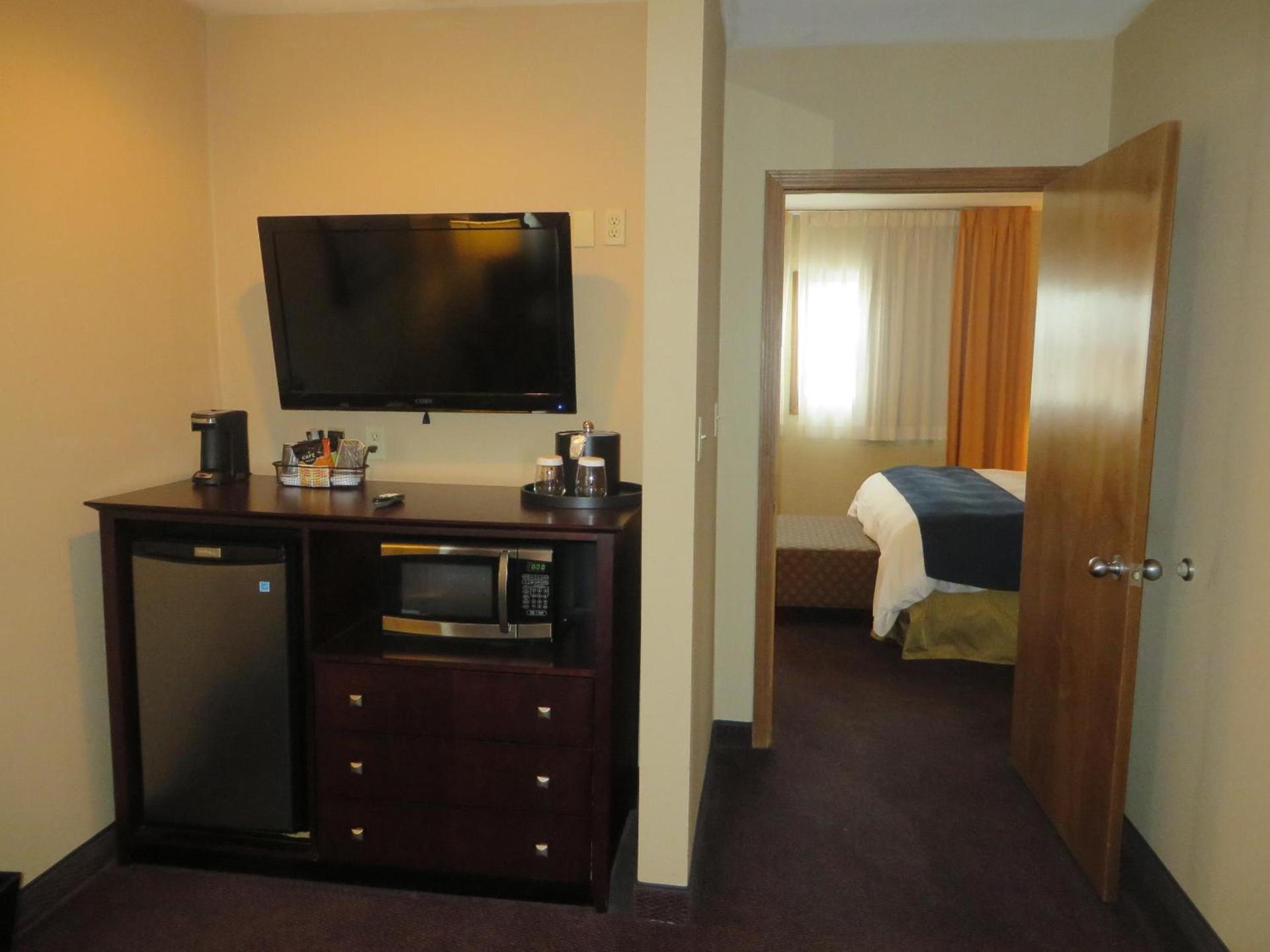 Ivy Court Inn and Suites photo 23