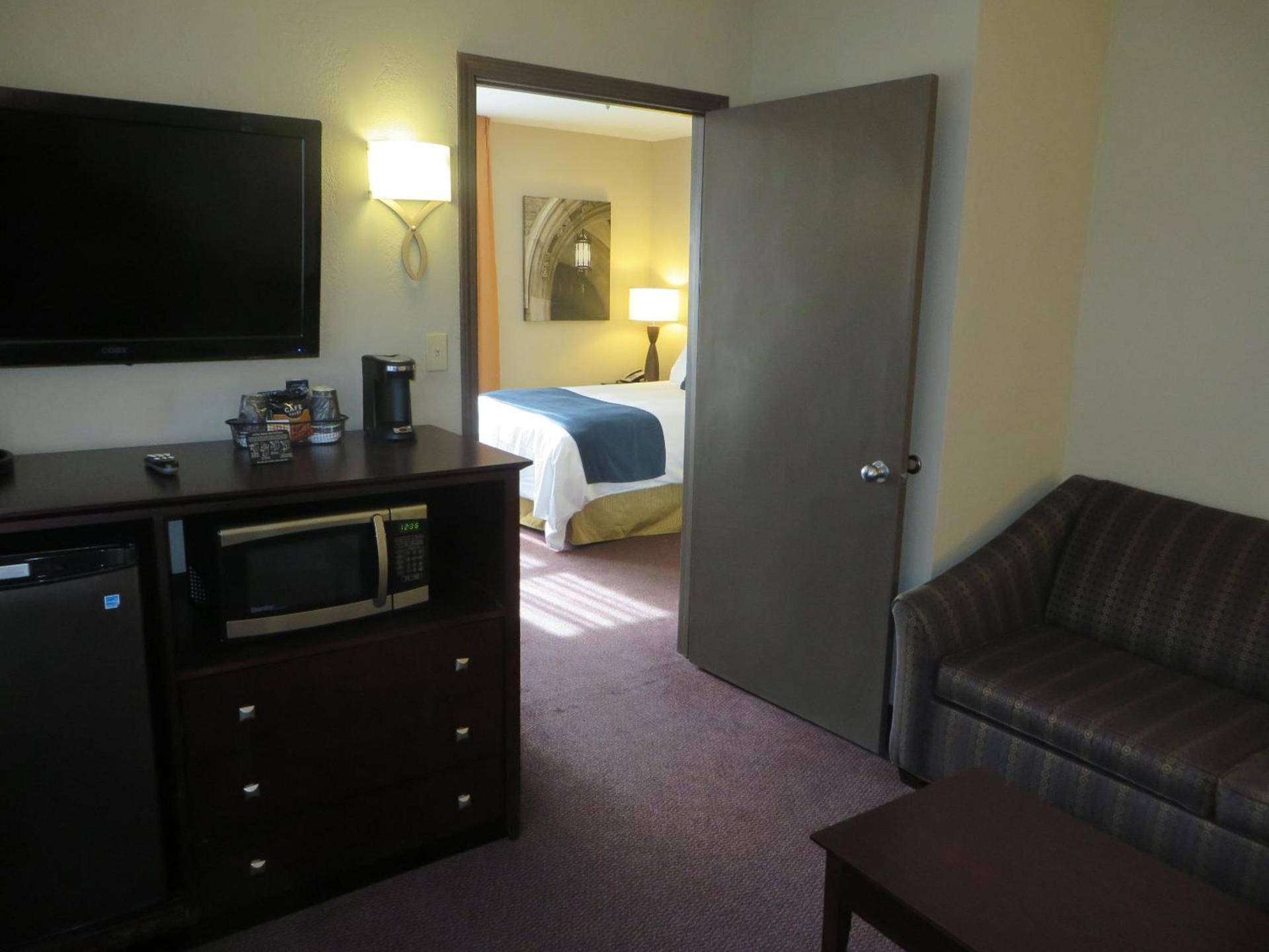 Ivy Court Inn and Suites photo 30