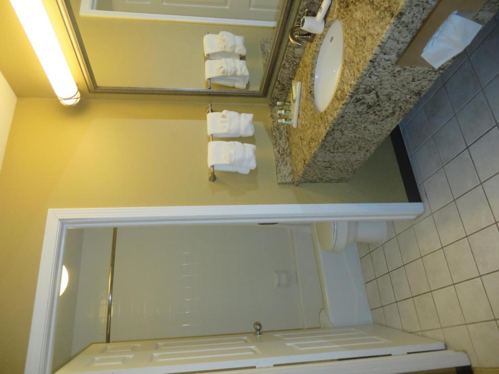 Ivy Court Inn and Suites photo 28