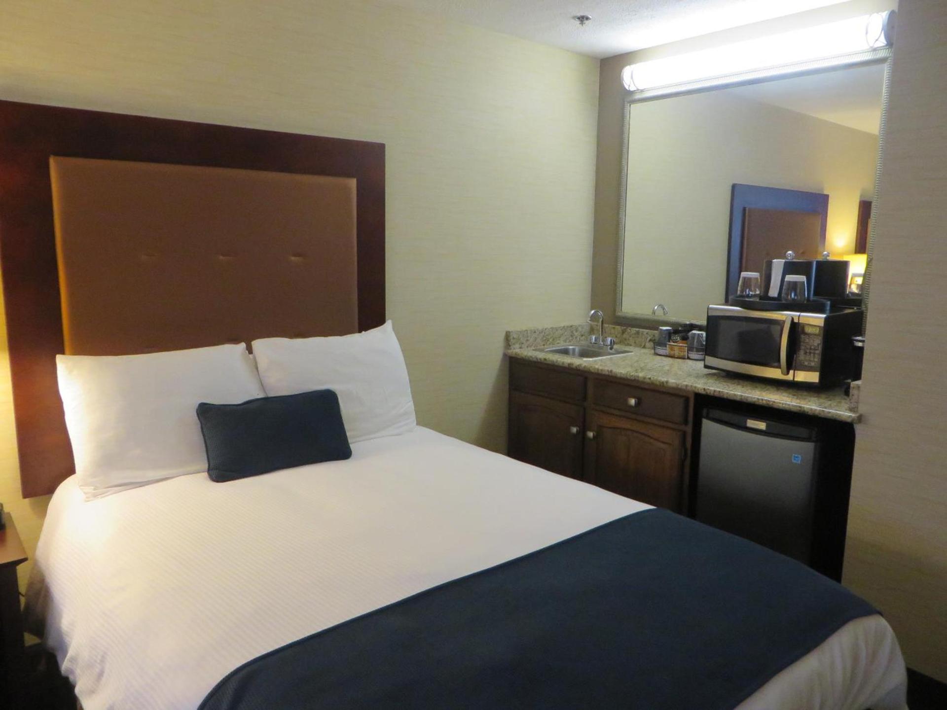 Ivy Court Inn and Suites photo 33