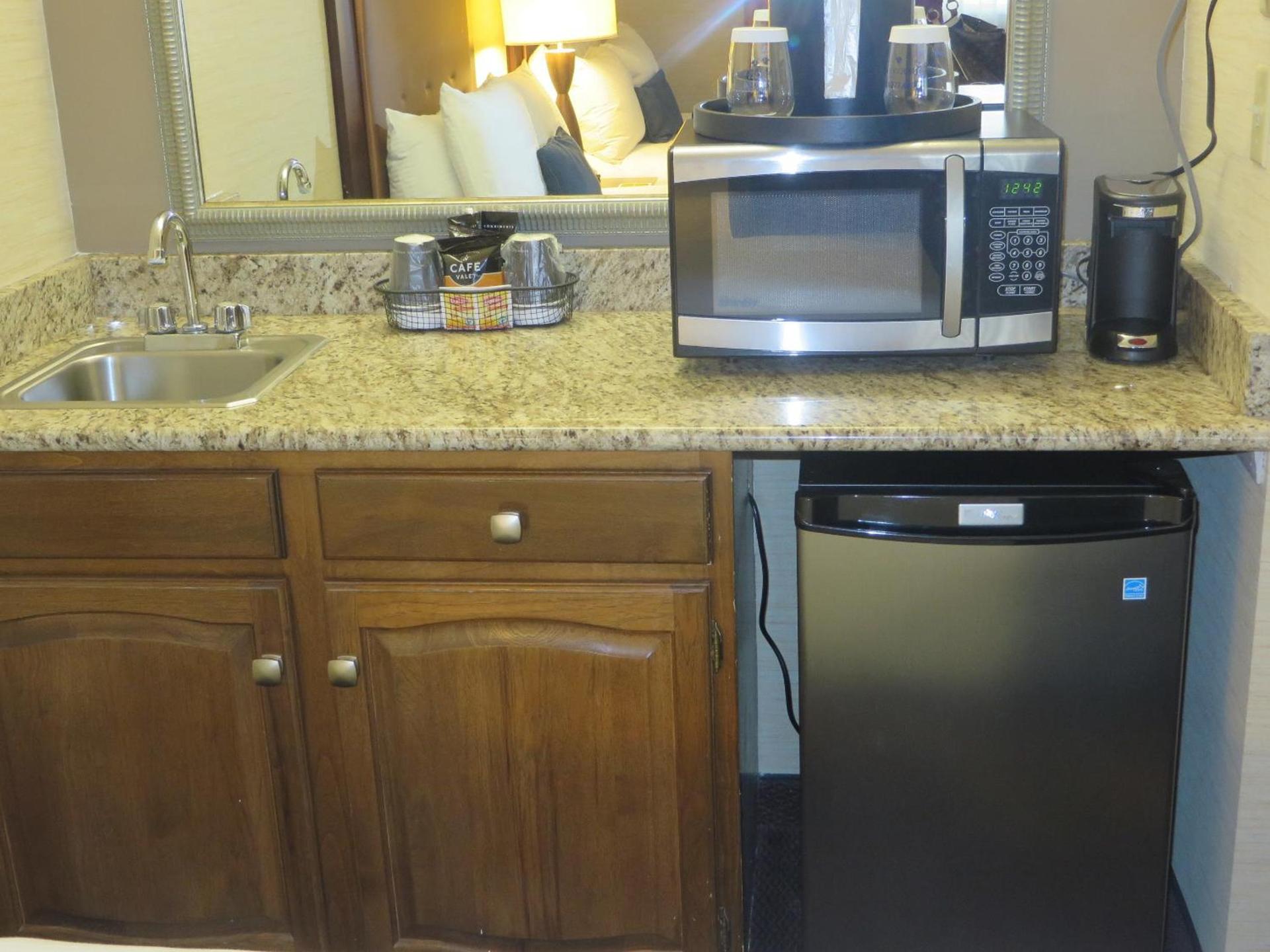 Ivy Court Inn and Suites photo 32