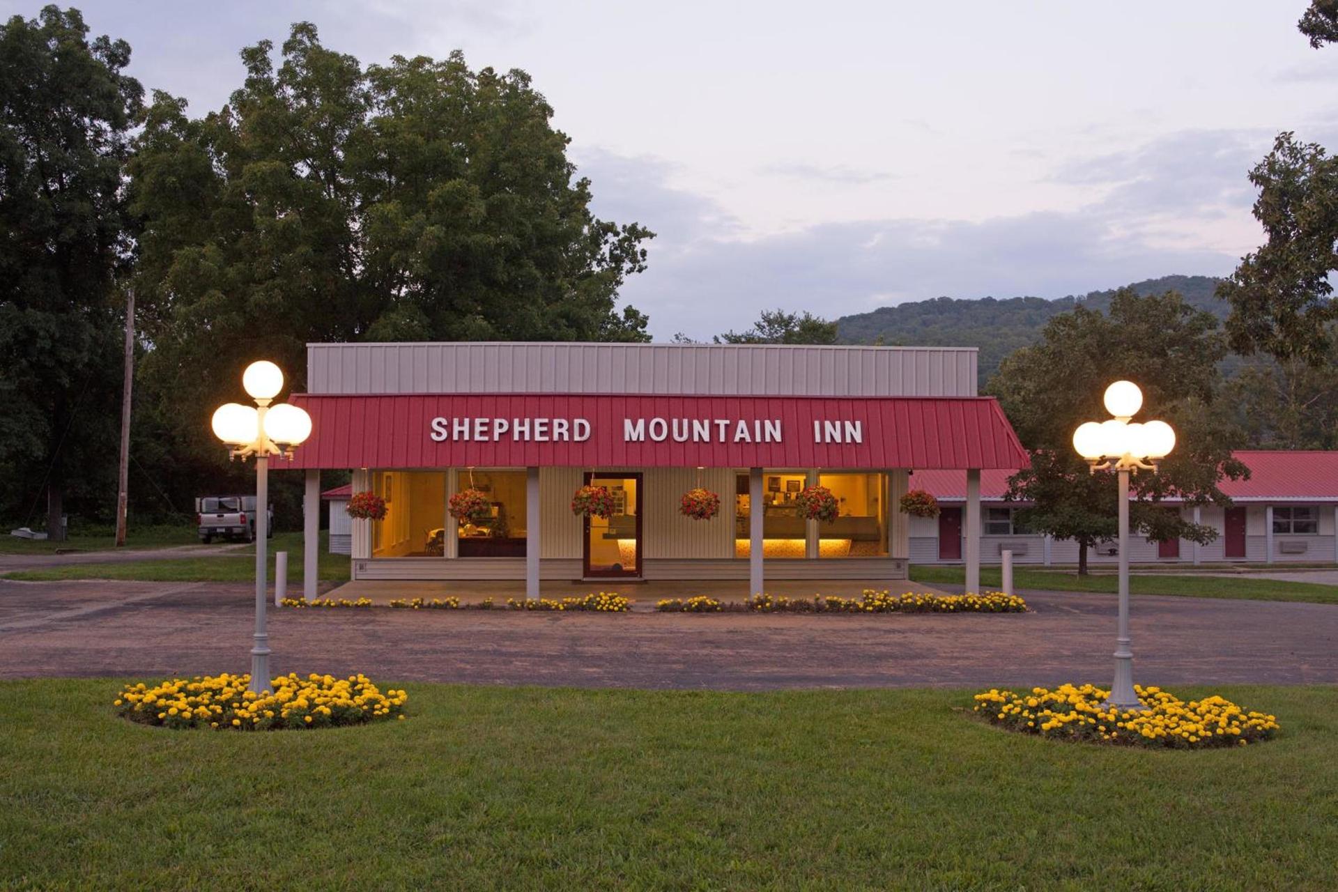 Shepherd Mountain Inn & Suites photo 1