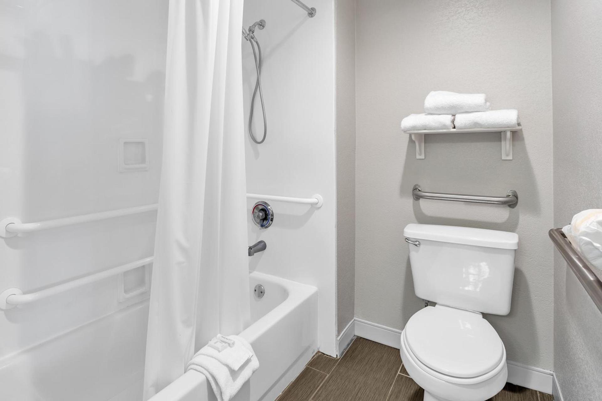 La Quinta Inn by Wyndham Cleveland Independence photo 22