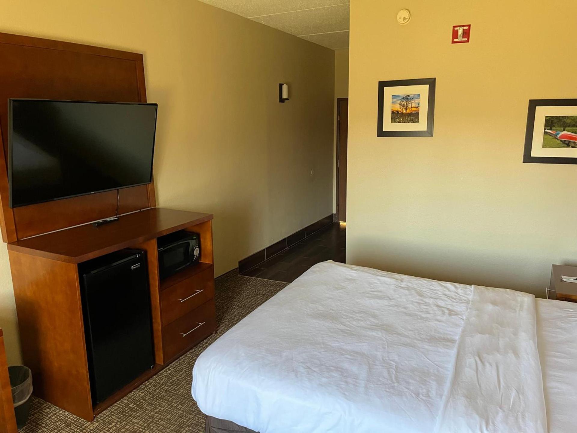 Wingate by Wyndham Clearfield photo 34
