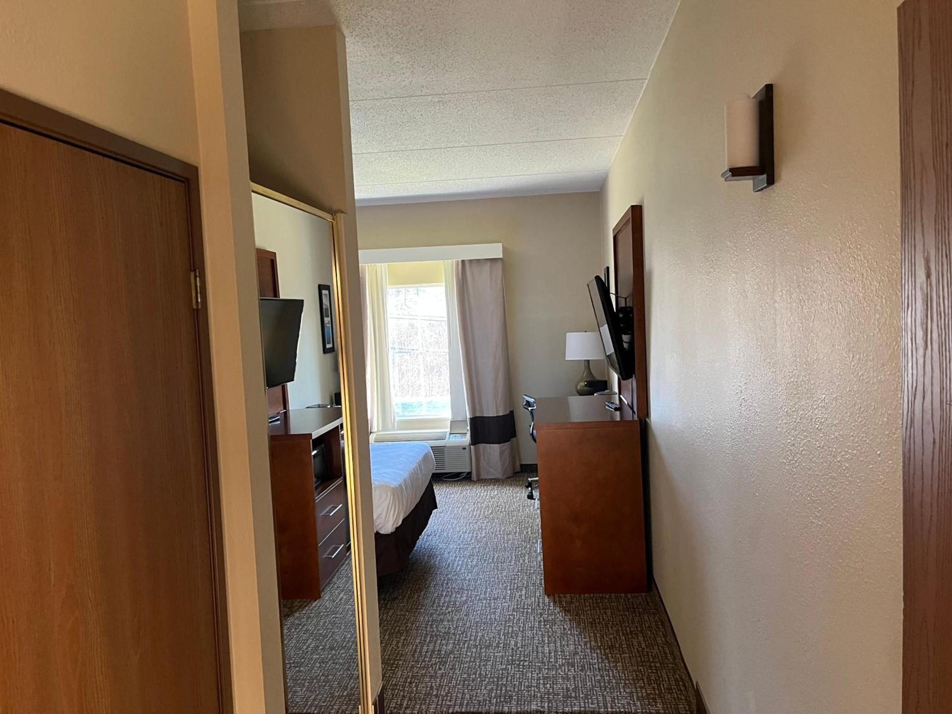 Wingate by Wyndham Clearfield photo 35