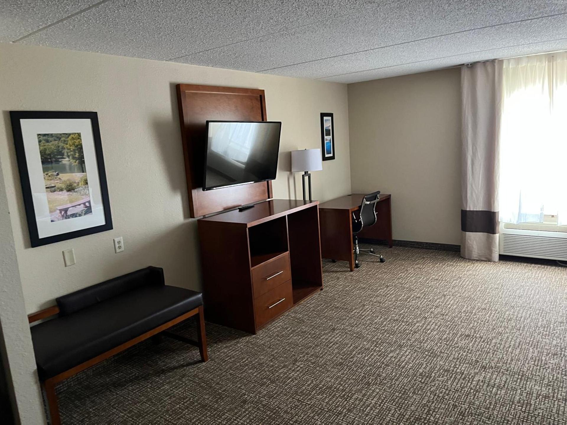 Wingate by Wyndham Clearfield photo 36