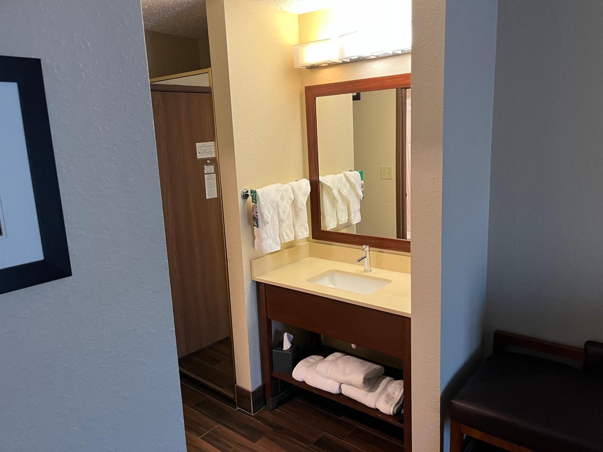 Wingate by Wyndham Clearfield photo 39