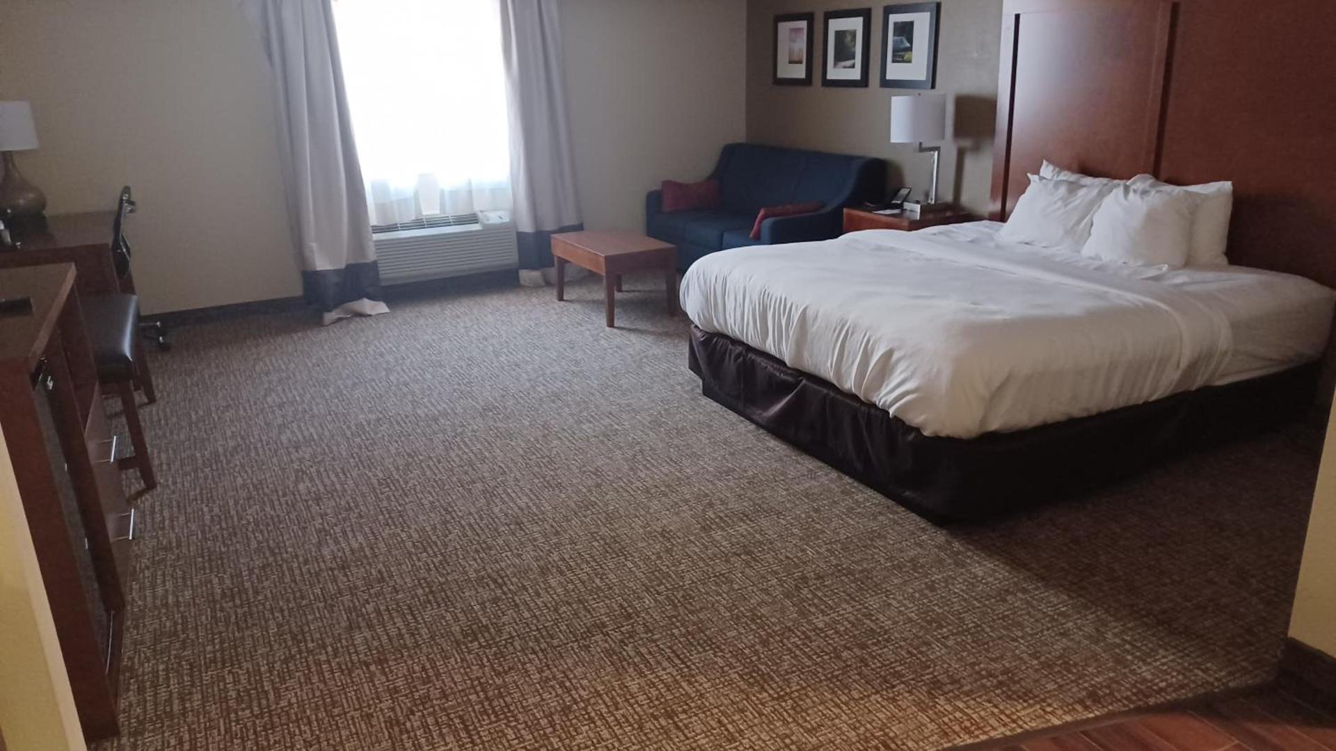Wingate by Wyndham Pittsburgh New Stanton photo 21