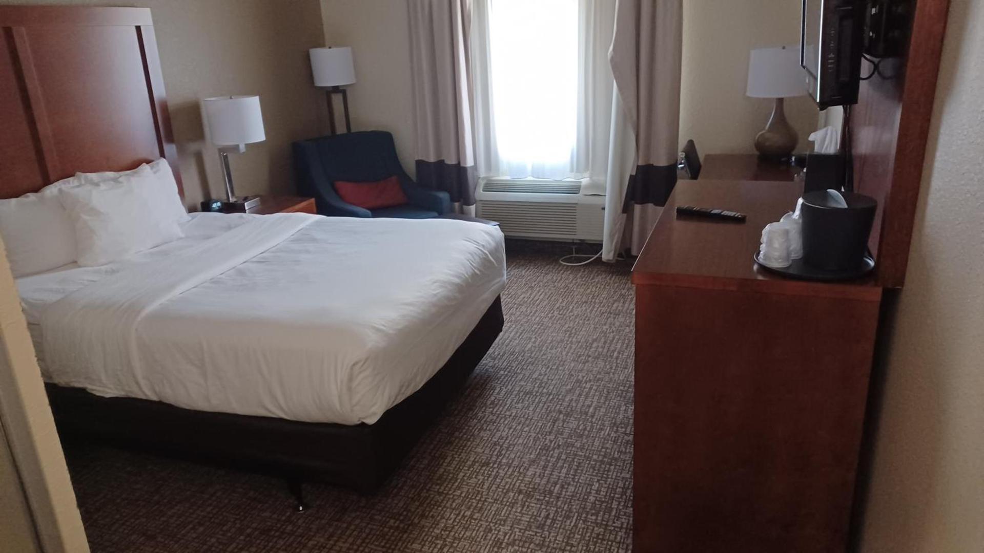Wingate by Wyndham Pittsburgh New Stanton photo 27