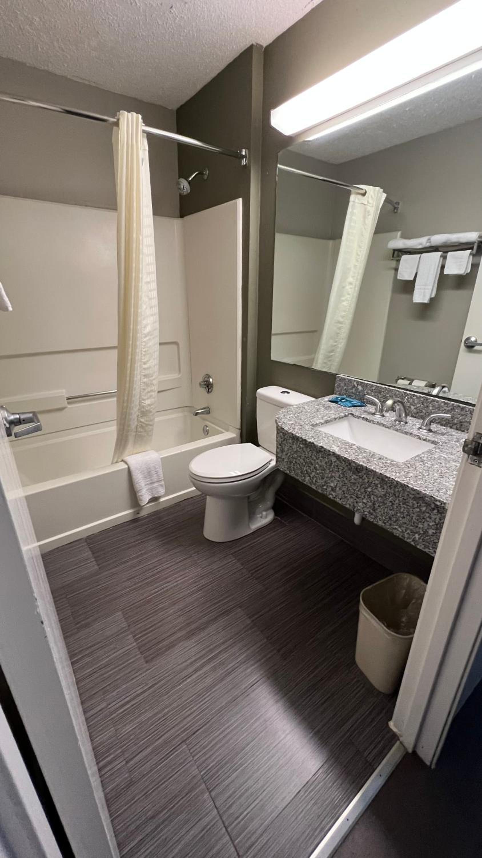 America's Best Value Inn and Suites - Jackson photo 15