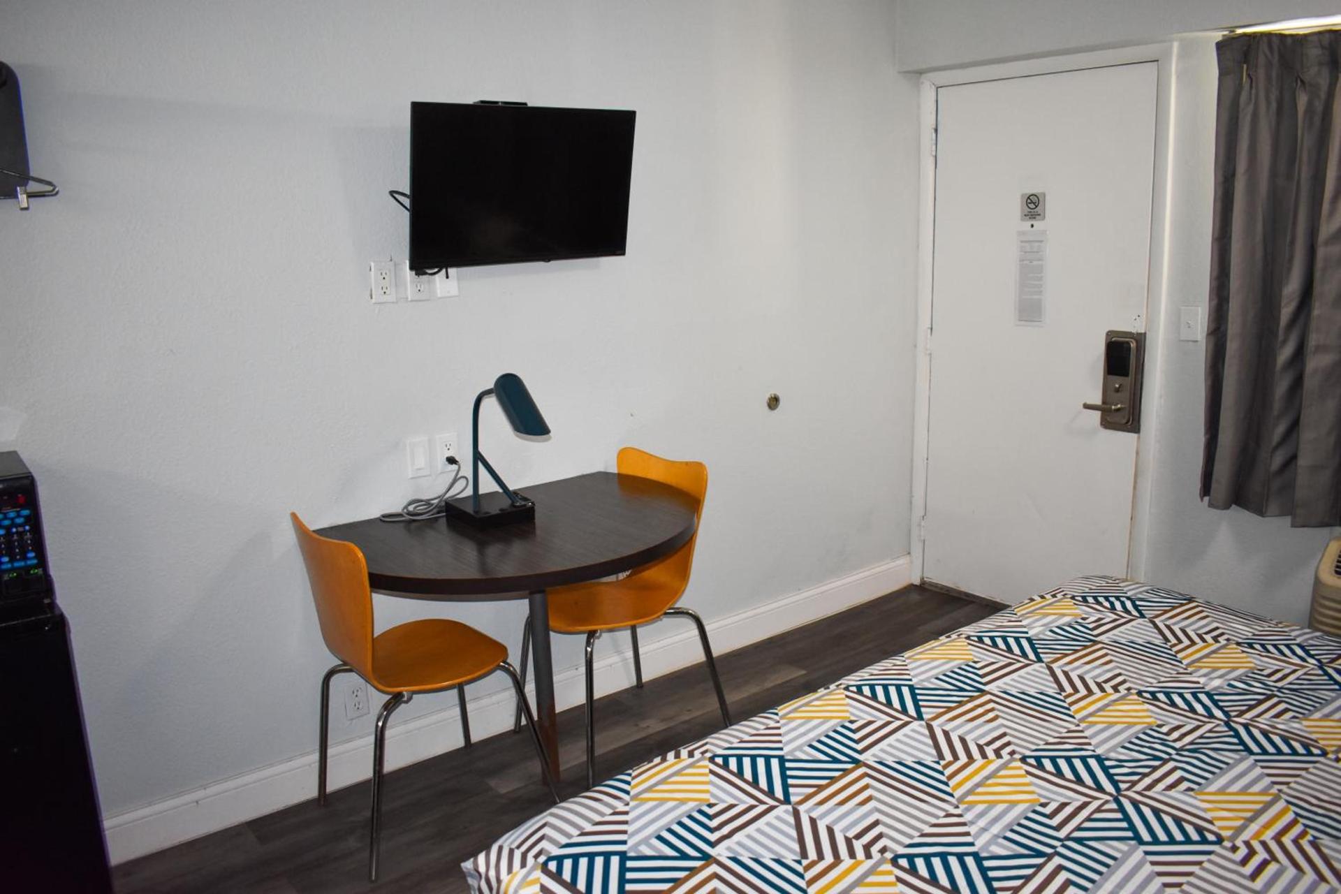 Motel 6 Columbus OH - OSU North photo 35