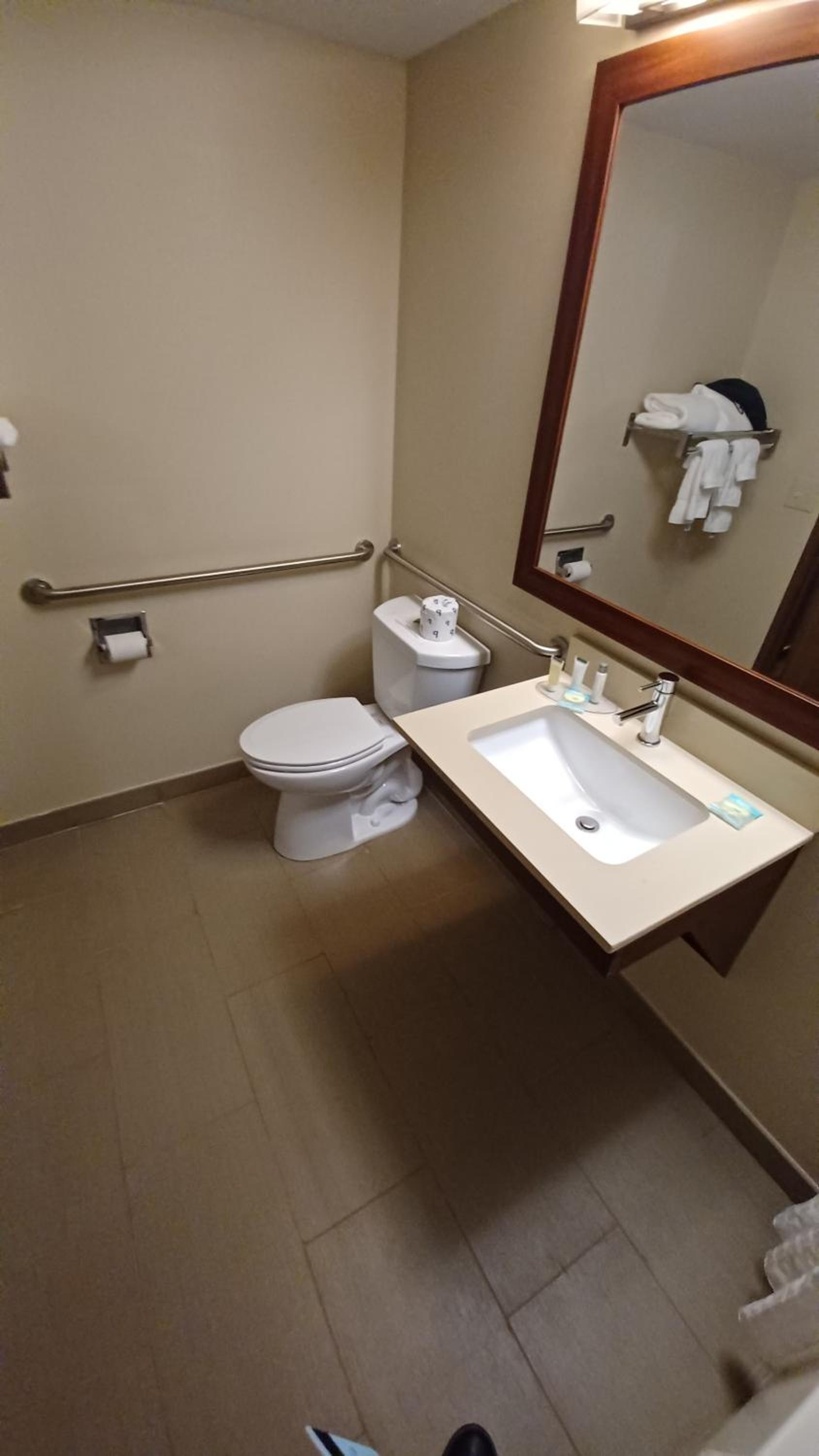 Wingate by Wyndham Pittsburgh New Stanton photo 37