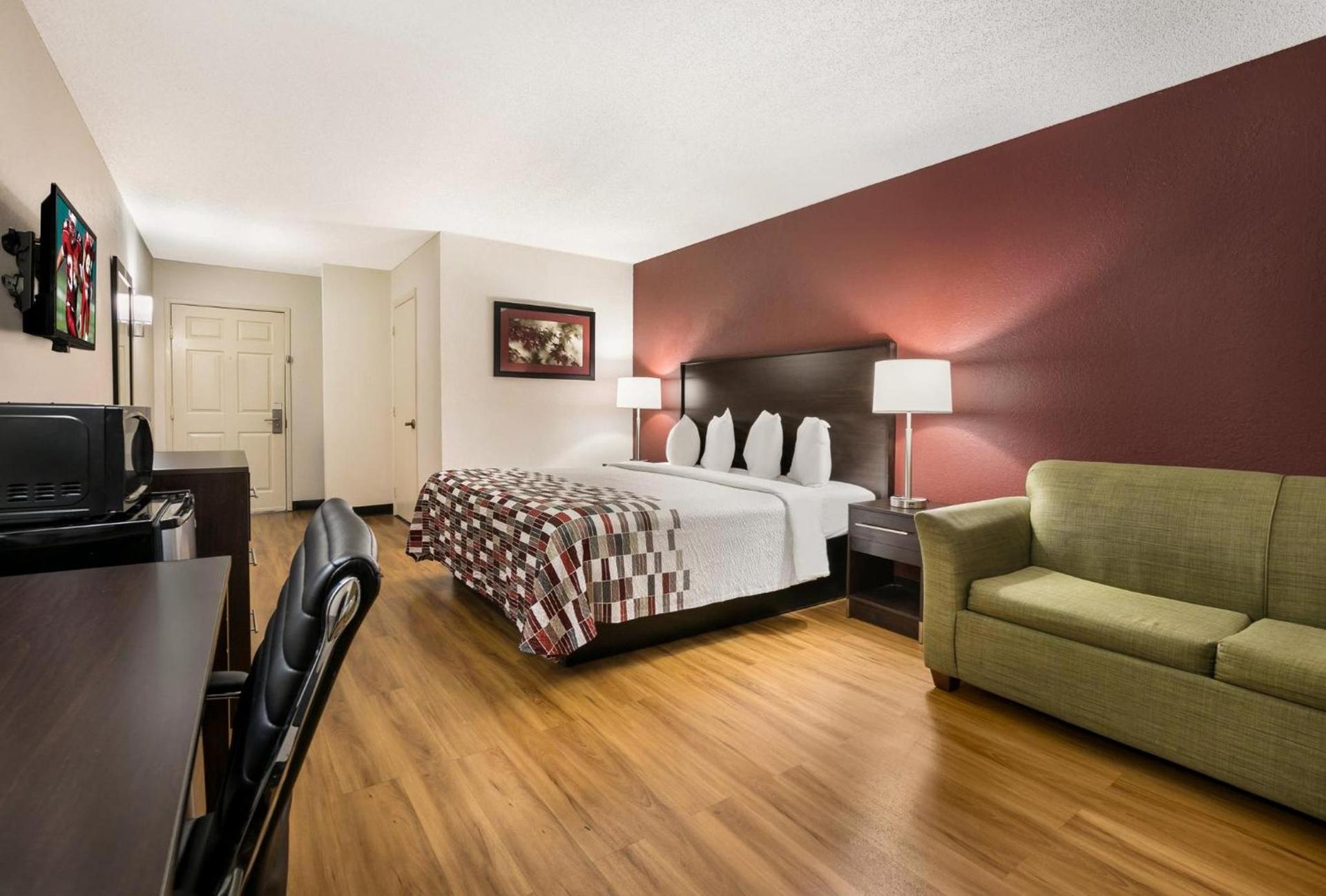 Red Roof Inn & Suites Knoxville East photo 19