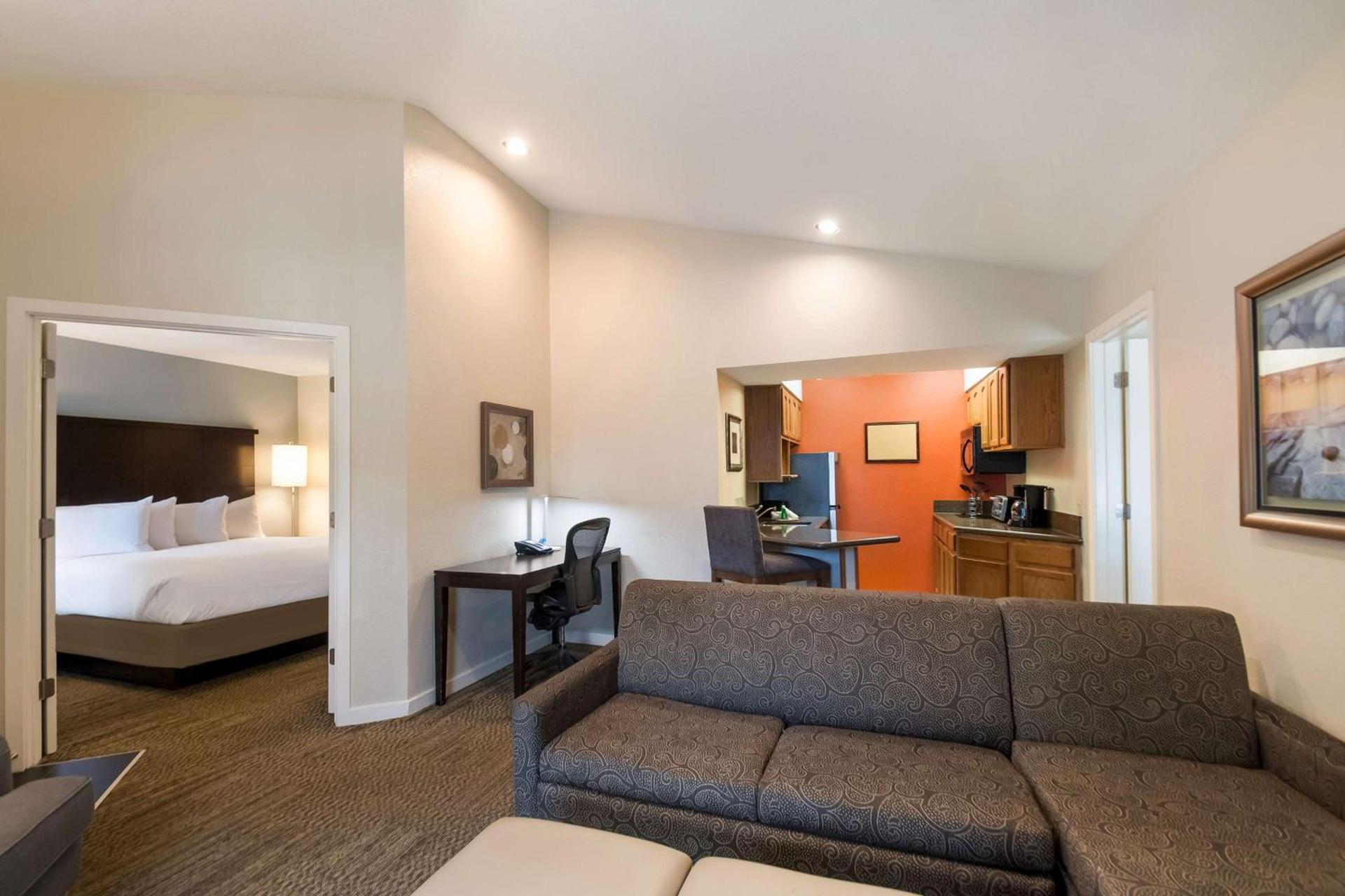 Sonesta ES Suites Dulles Airport photo 14