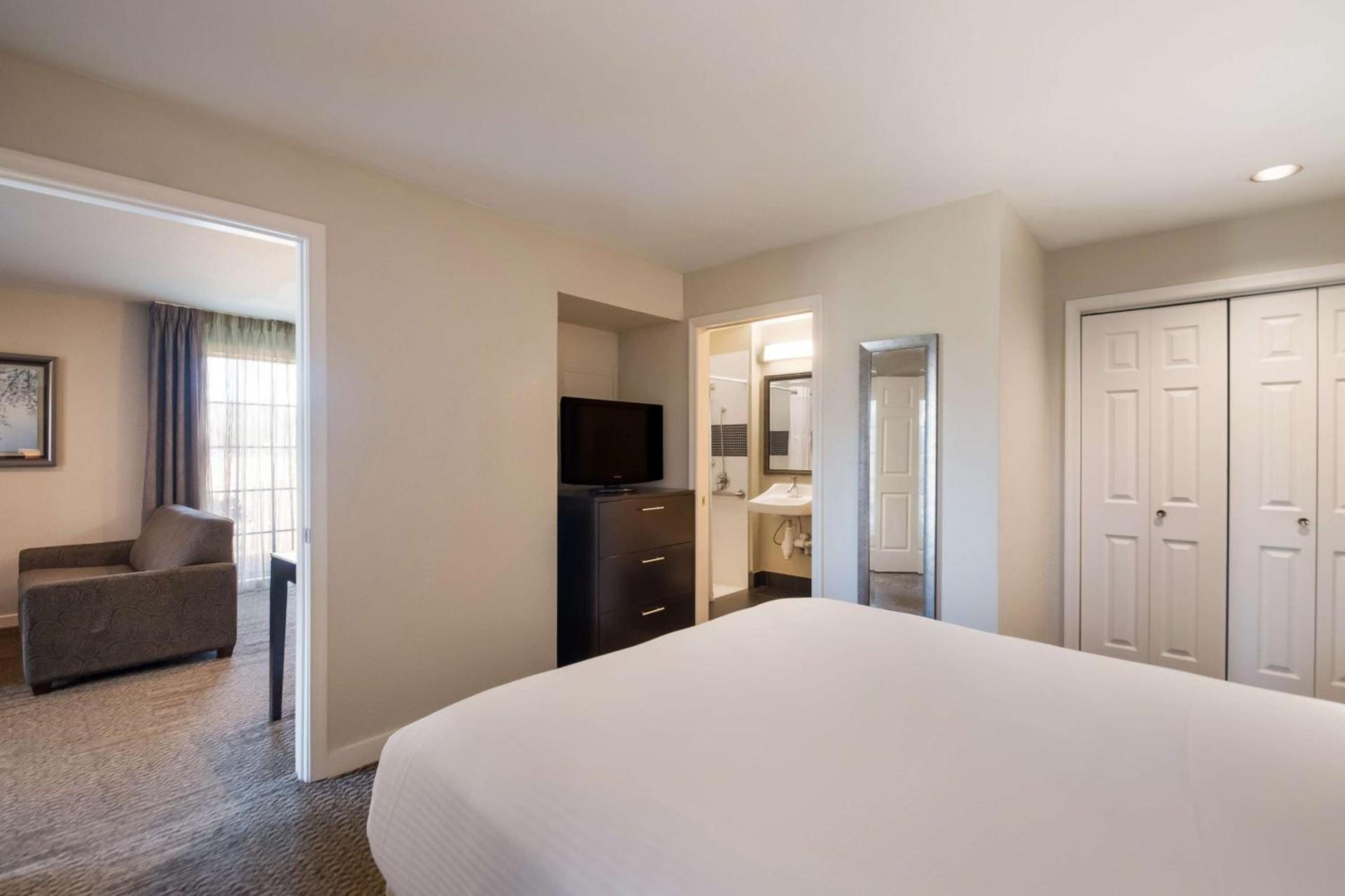 Sonesta ES Suites Dulles Airport photo 33